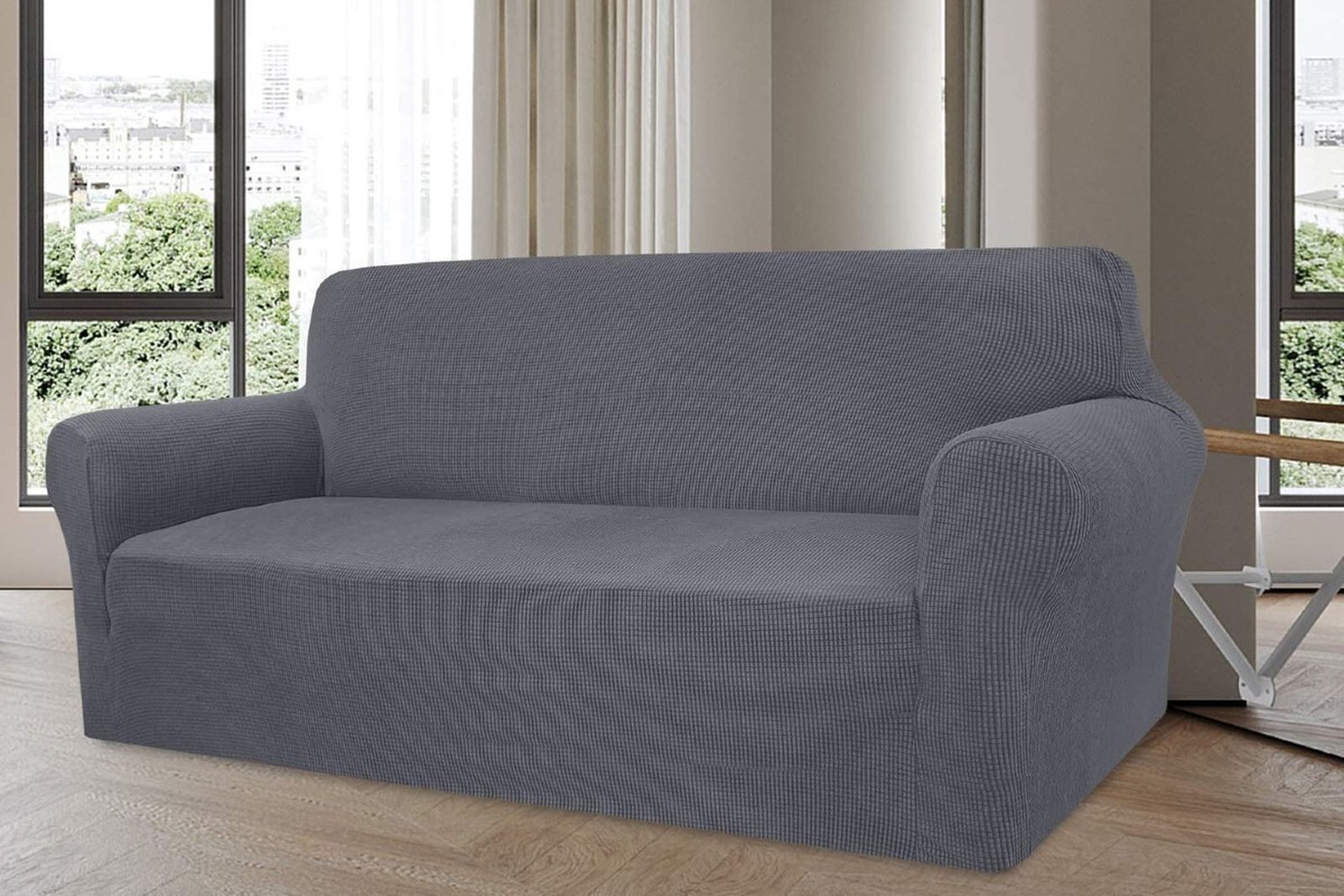 Protege tu sofá con esta funda elástica apta para mascotas ¡Rebajada un 40% en Amazon!