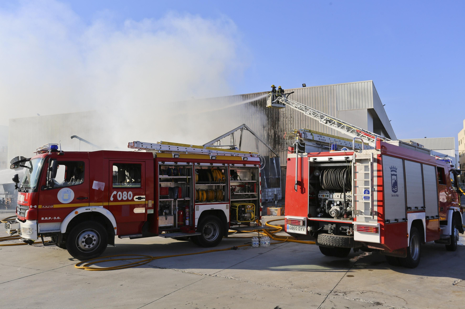 Las fotos del incendio en una nave de aceites del polígono Guadalhorce