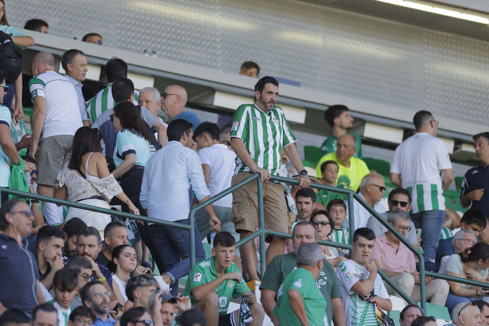 Búscate en las fotos del Betis-Cádiz