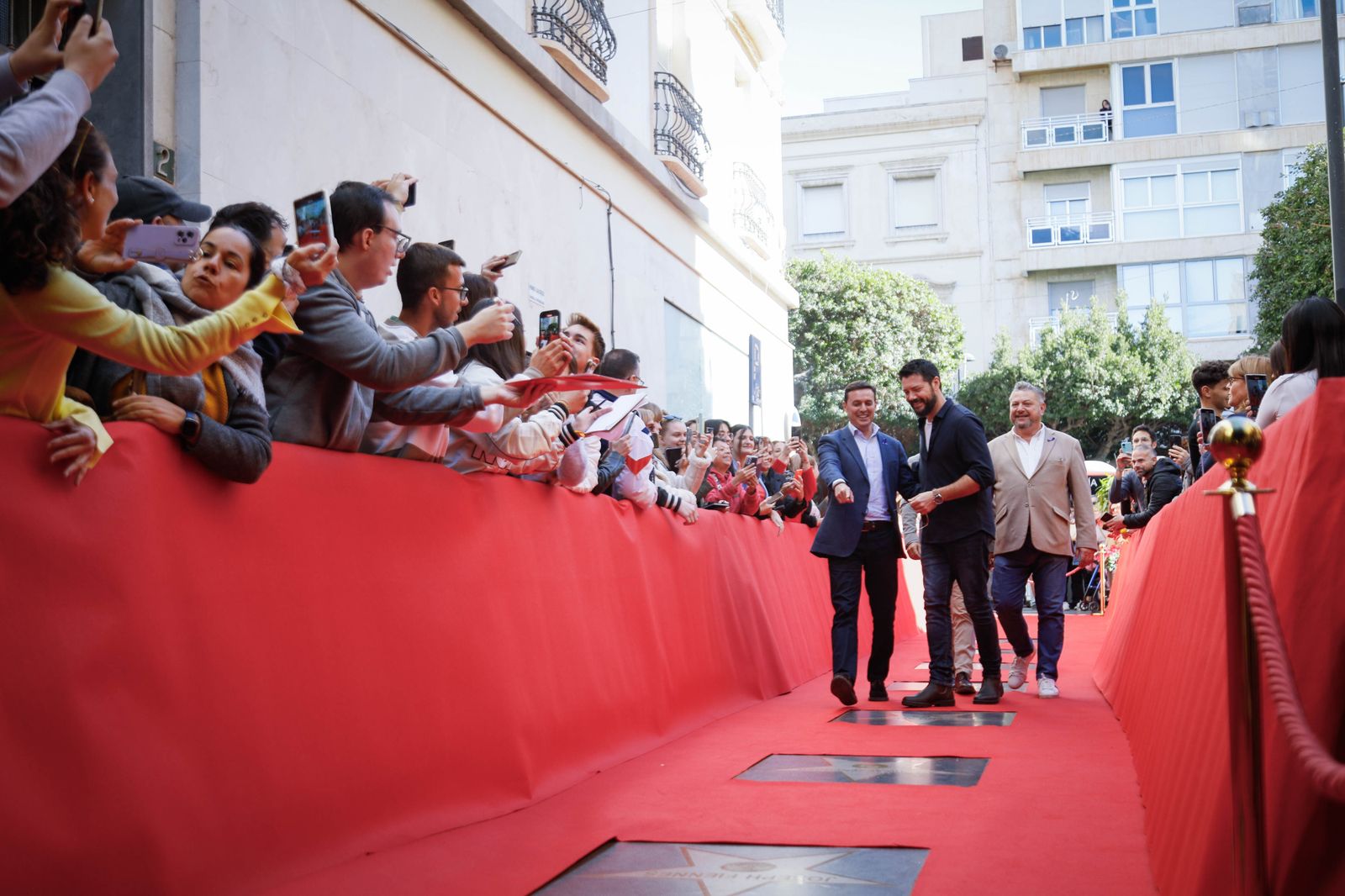 Imágenes en el paseo de la fama de Álvaro Morte