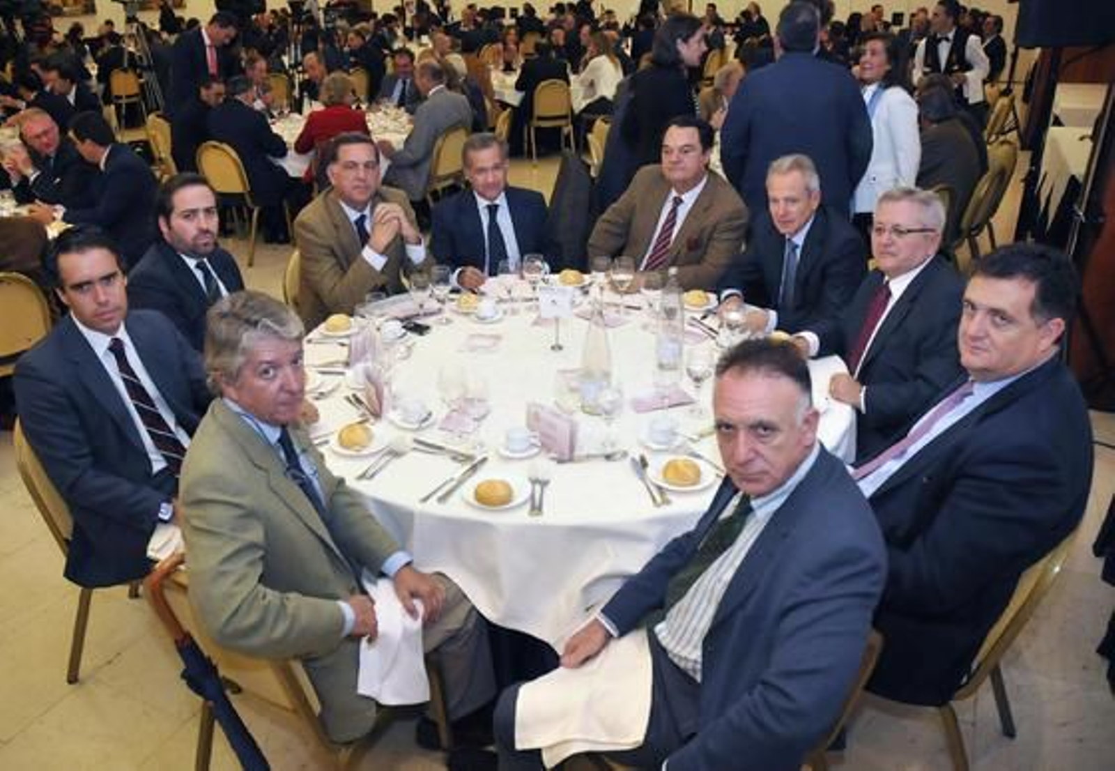 José María de la Cuadra, Rafael Navas, Alberto Grimaldi, Jaime Benjumea, Jorge Segura, Ángel Camacho, José Pozo, Manuel Ruiz, Juan Luis Villanueva y Pablo Antonio Fernández.

Foto: Juan Carlos Vazquez / Victoria Hidalgo