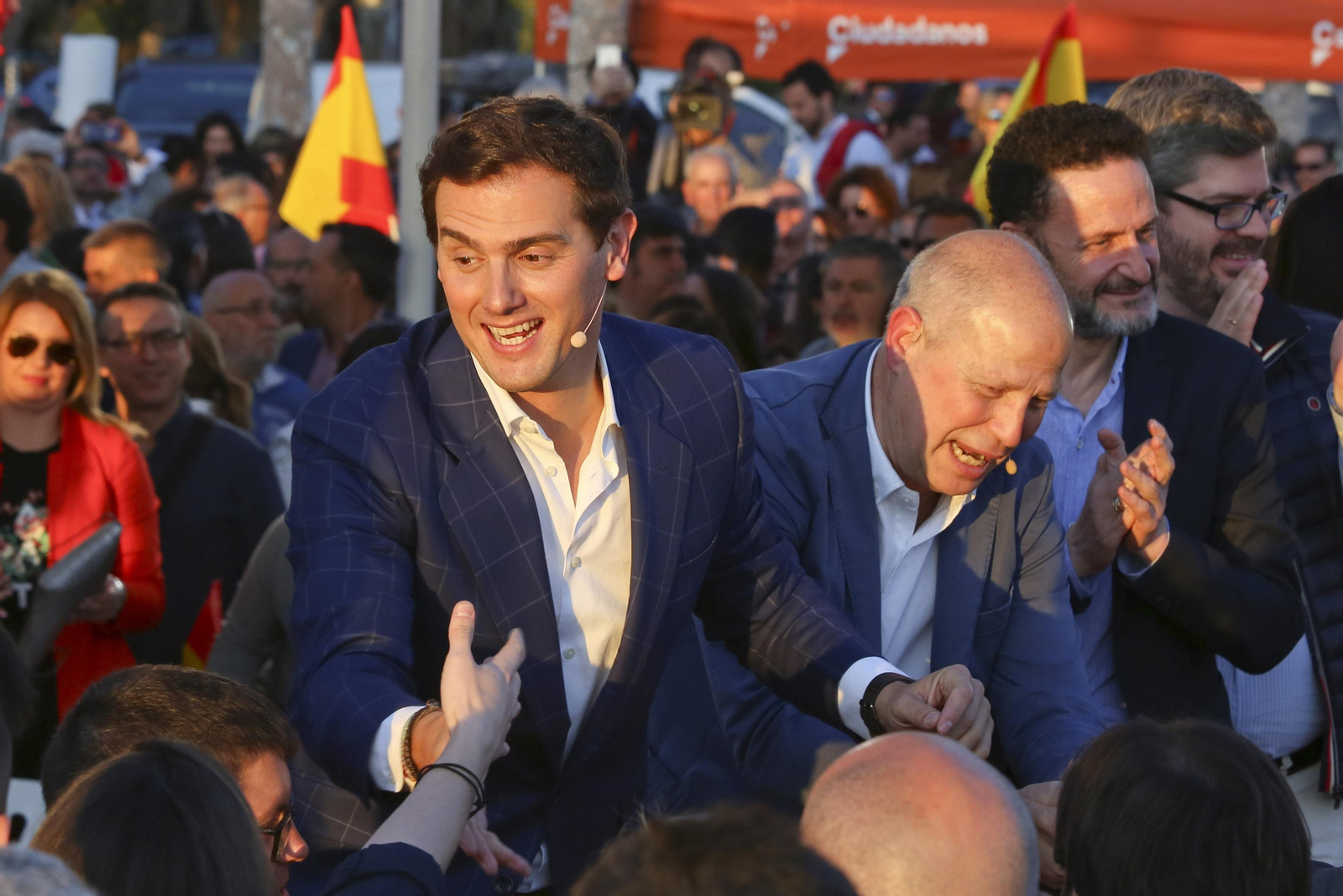 El presidente de Ciudadanos, Albert Rivera, y el consejero de la Junta Javier Imbroda, en un acto de campaña.