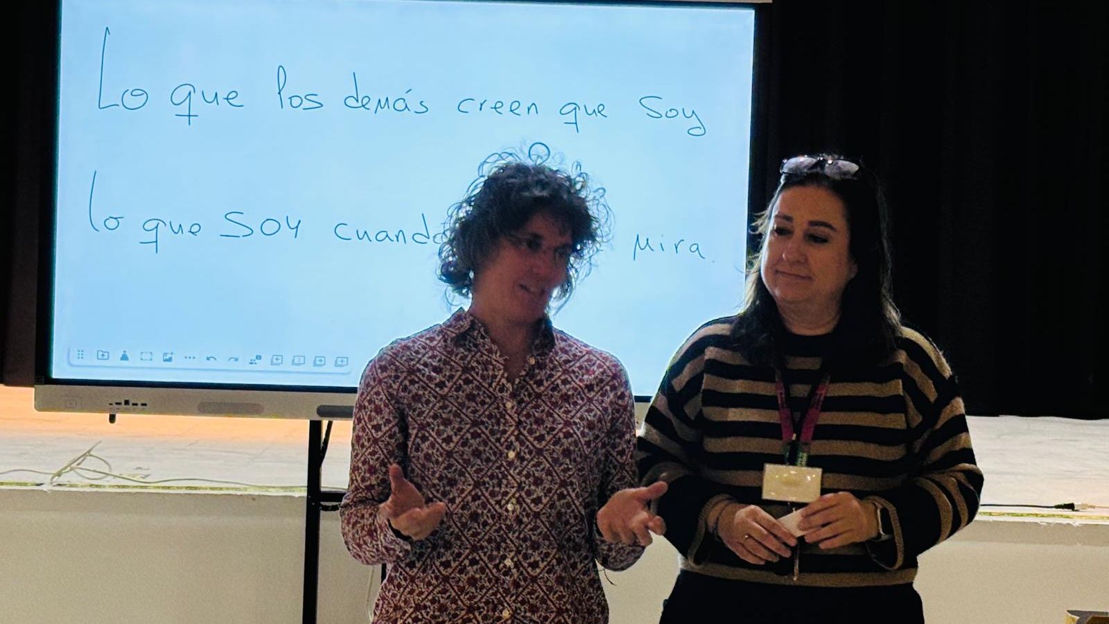 La poeta granadina Gema Torres visitó 'El Acebuche'.