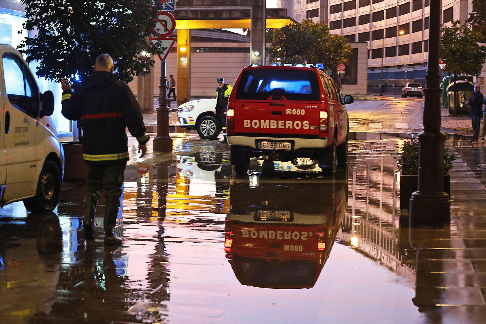 Imágenes del caos en Huelva por la borrasca Claudia con inundaciones, riadas y cortes de carreteras
