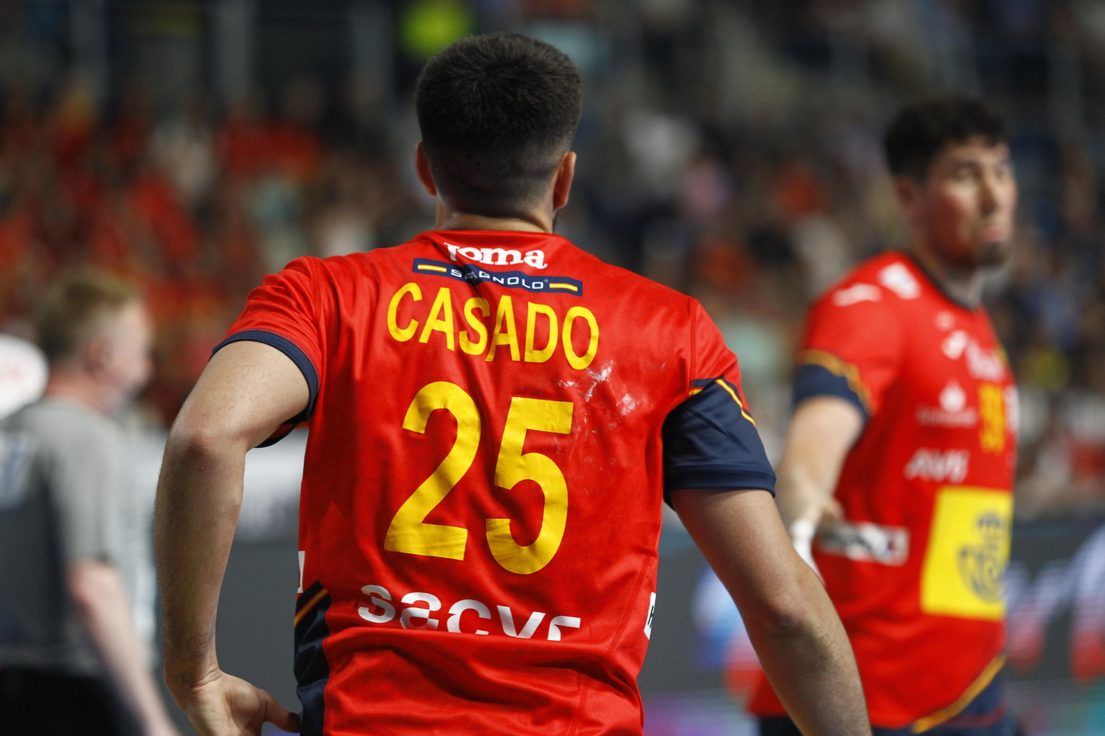 Imágenes del España-Dinamarca de la EHF Euro Cup de balonmano, en Almería