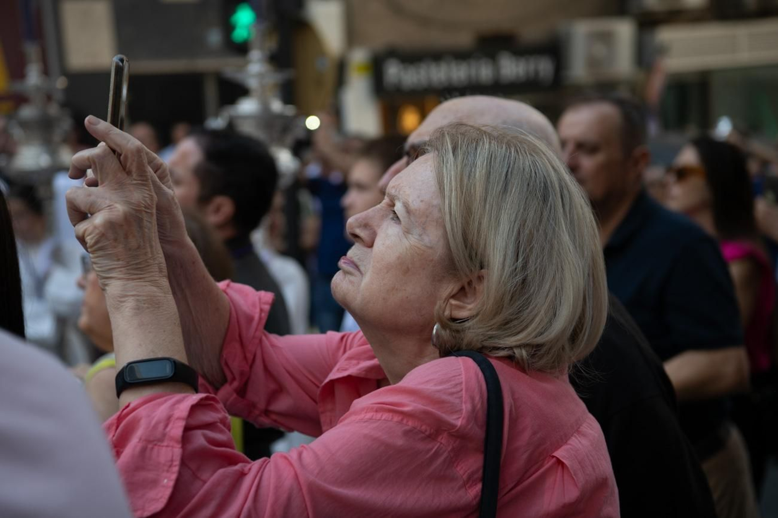 El pueblo de Jaén abraza con solemnidad a El Abuelo en la Magna, en imágenes