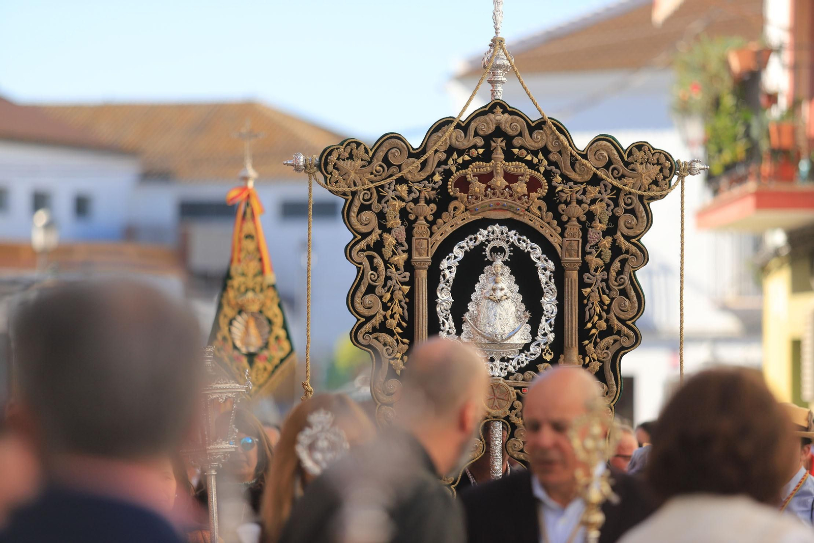 Imágenes de la llegada de la peregrinación de Emigrantes a Almonte acompañando a la Hermandad de San Juan del Puerto