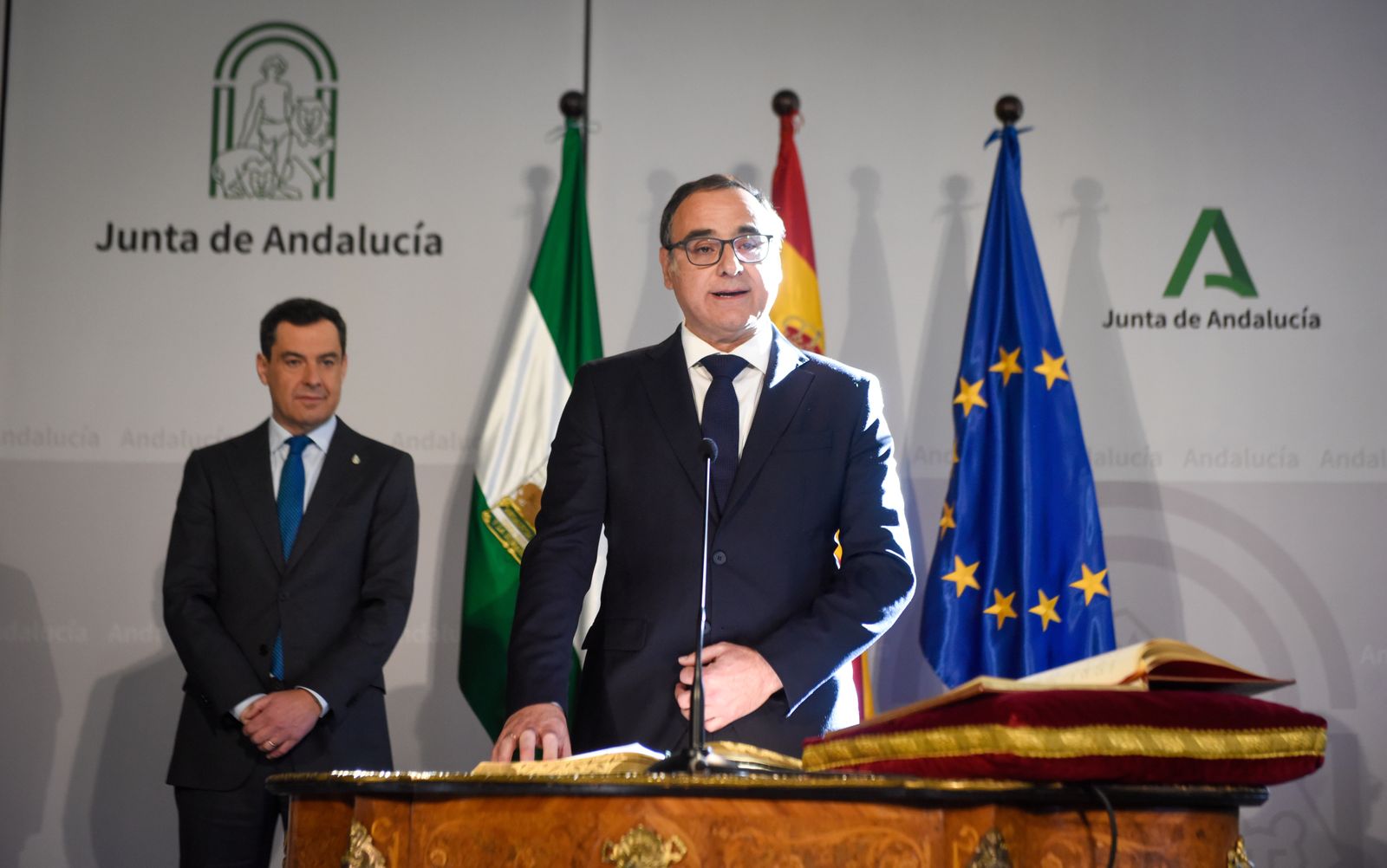 El rector de la Universidad de Almería, José Joaquín Céspedes, ha tomado posesión de su cargo