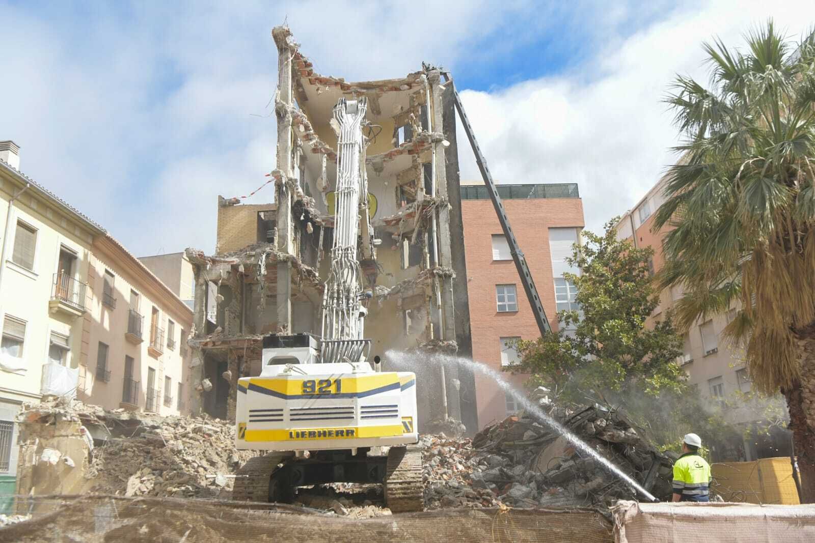 Trabajos de demolición del edificio.