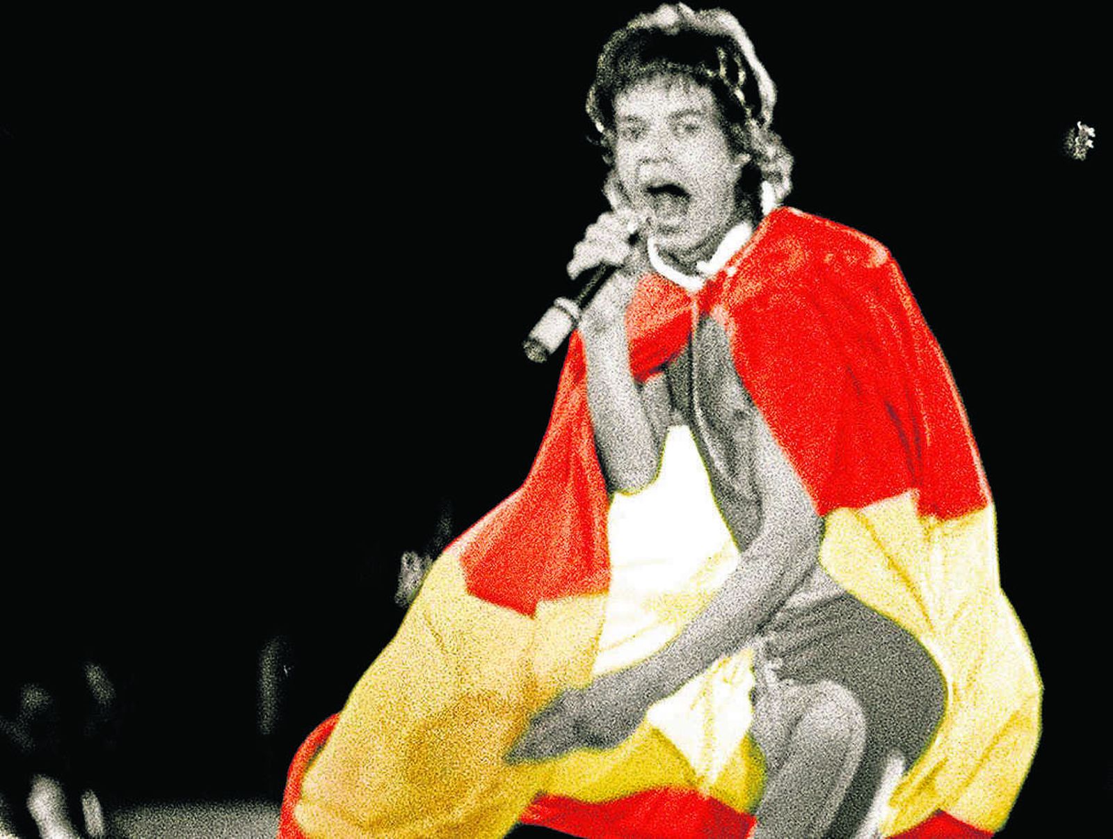 Mick Jagger, envuelto en la bandera española en su actuación en el Calderón en el 82.