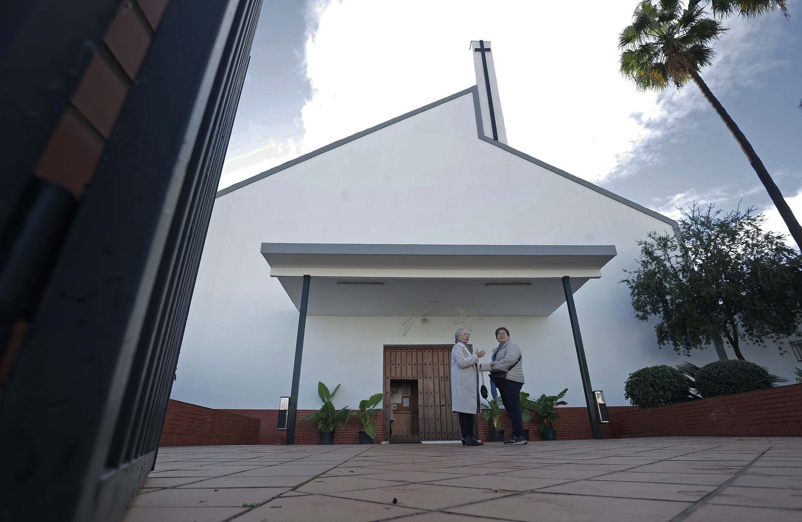 Fotos de la misa conmemorativa de los 50 años de dedicación del padre Pedro a la parroquia y al barrio de La Piñera