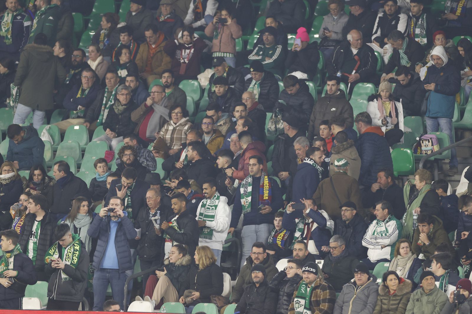 Búscate en las fotos del Betis-Barcelona