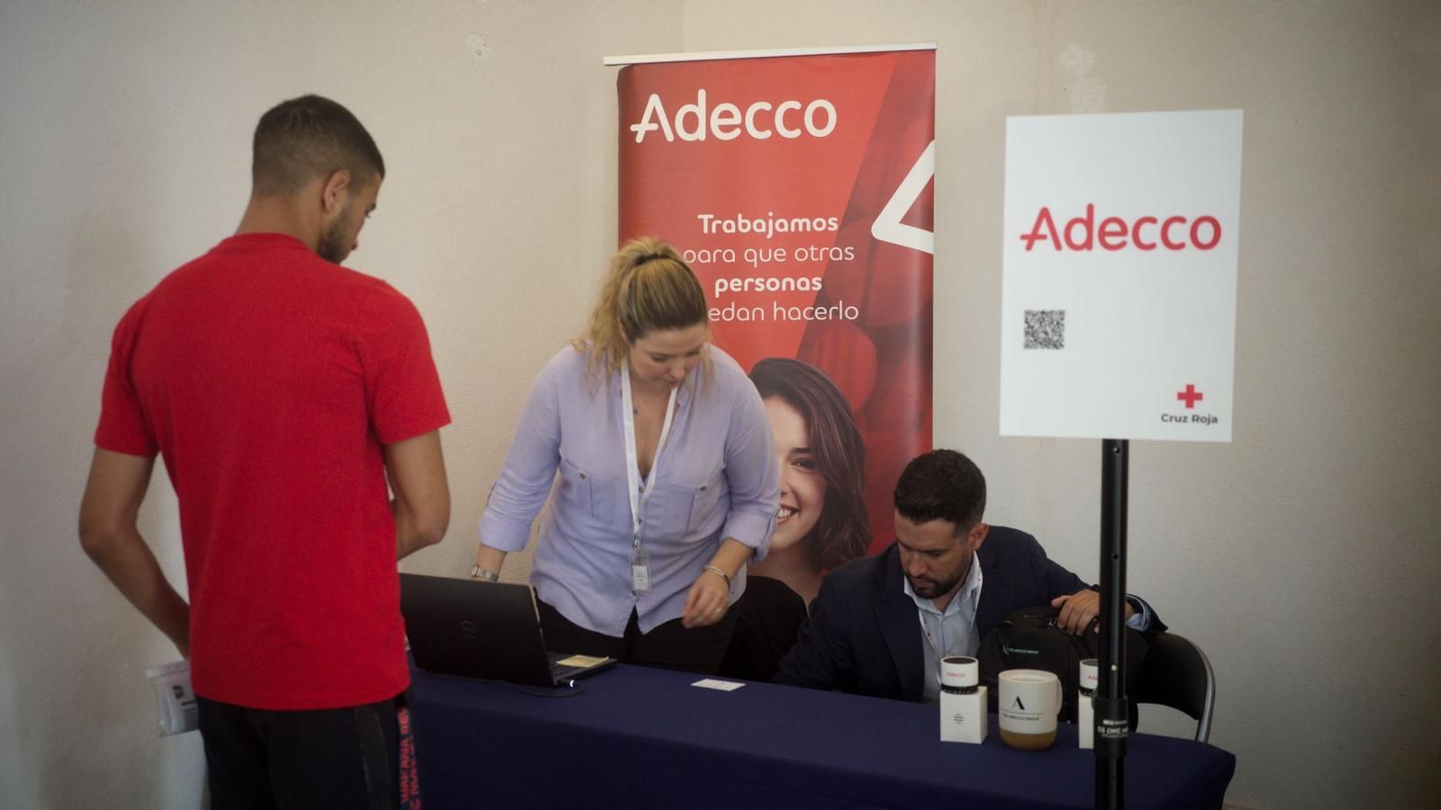 Gran acogida de la IV Feria de Empleo de Cruz Roja