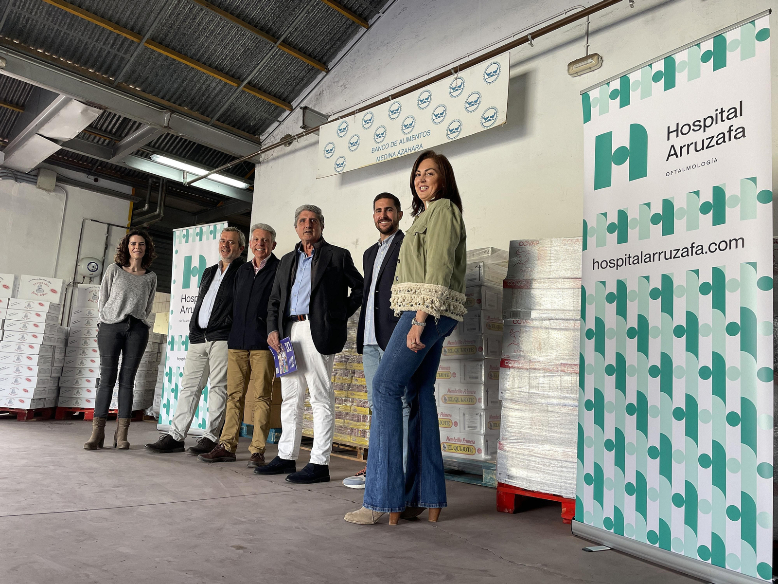 Acto de entrega de la donación de comida del Hospital Arruzafa al Banco de Alimentos de Córdoba.