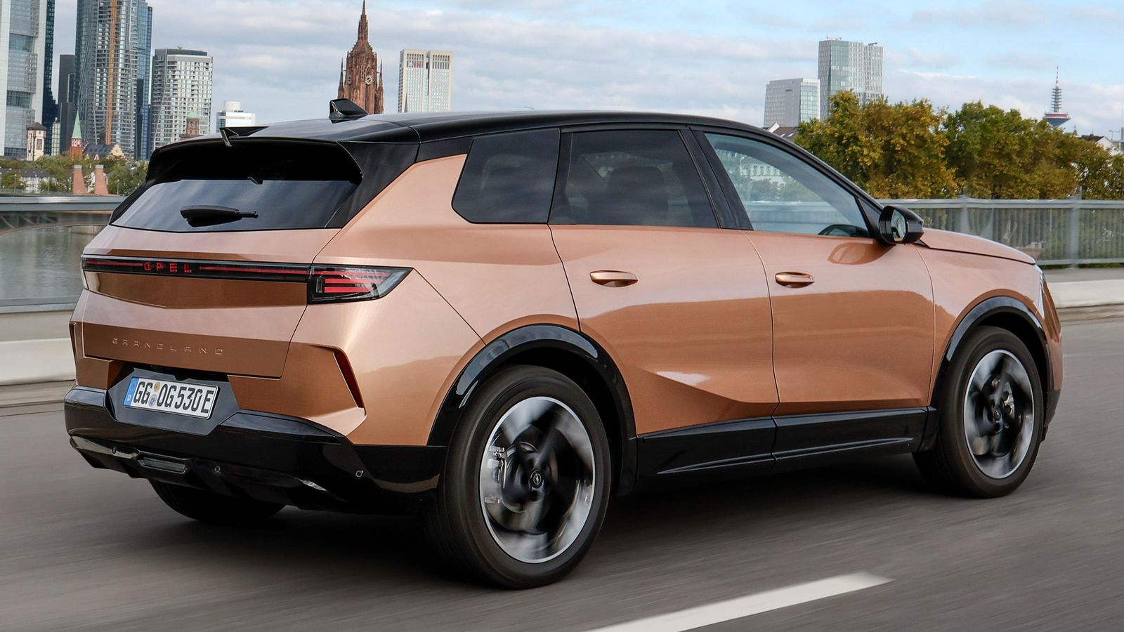 Los nuevos Plug-in Hybrid del Grandland arrancan al mismo precio que la version eléctrica básica, la que emplea la batería de 73 kWh.