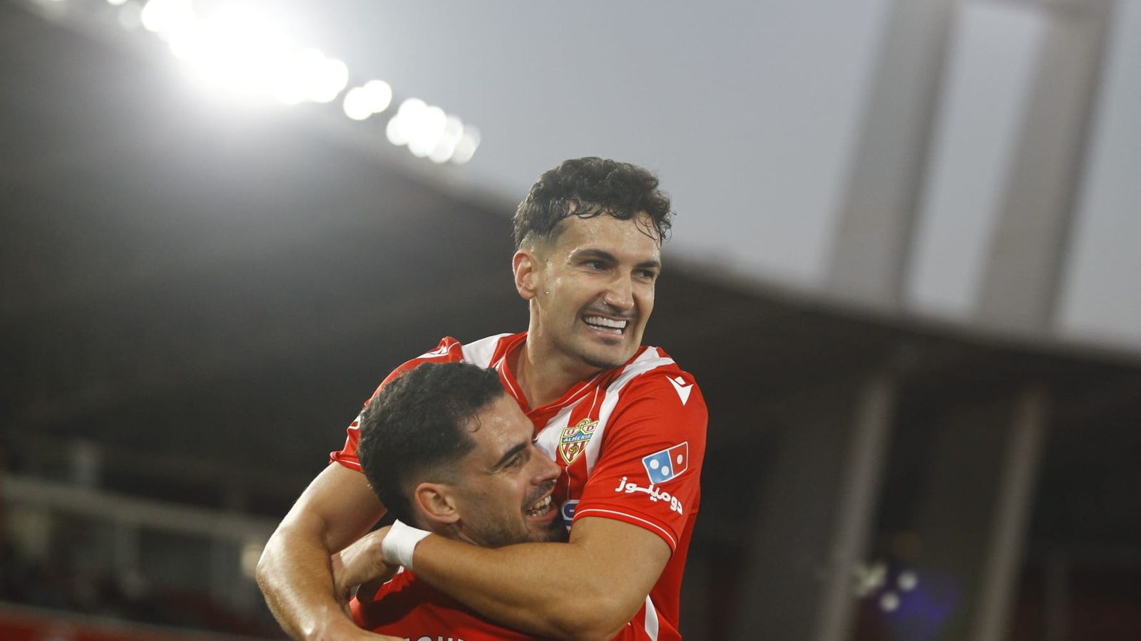 De la Fuente y Álex Muñoz firmaron el 1-0 y el 2-0, respectivamente