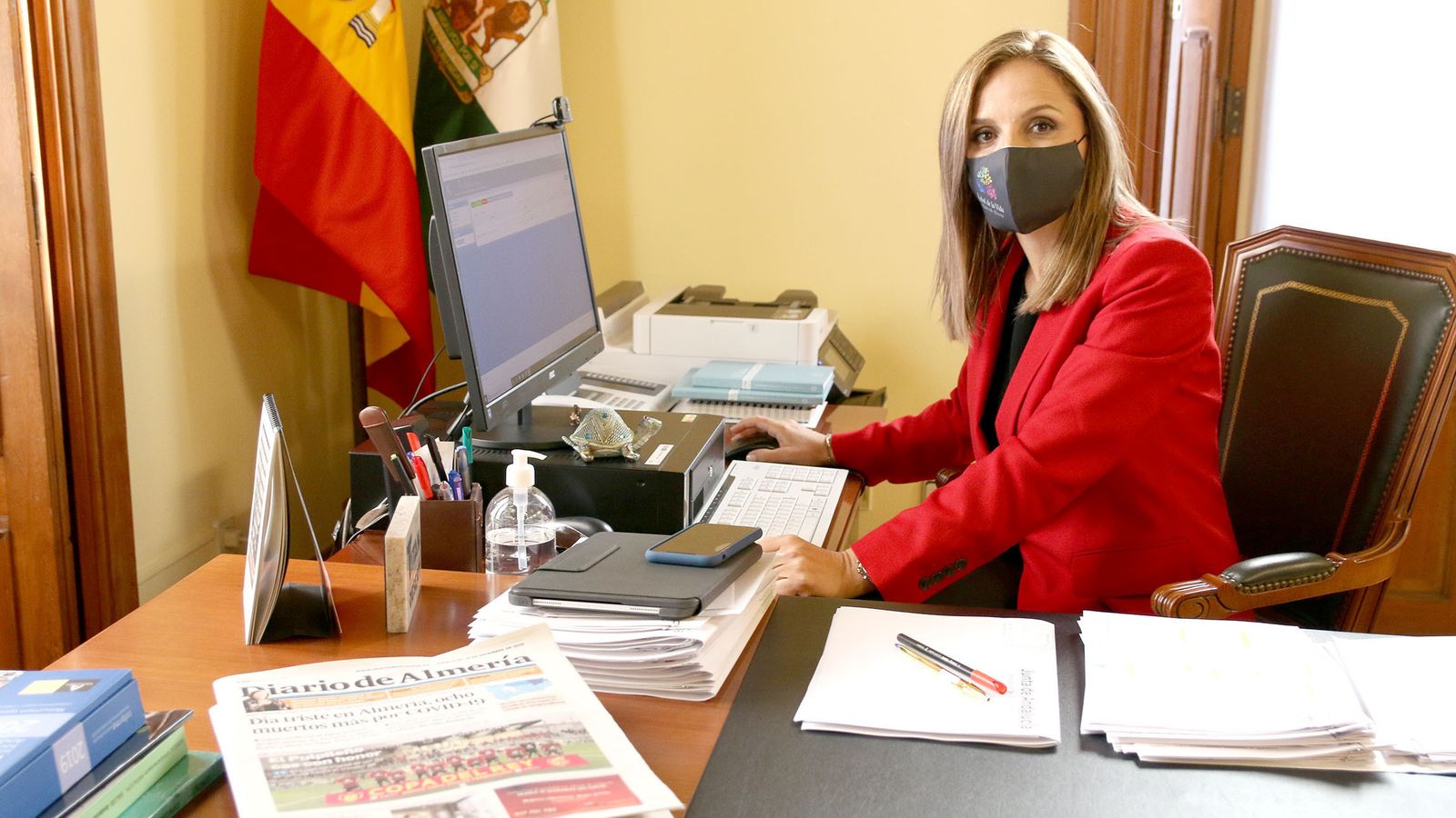 La delegada del Gobierno de la Junta, Maribel Sánchez, en su despacho