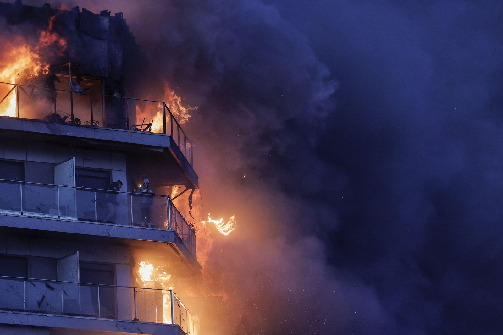 El incendio del edificio en Valencia, en imágenes El incendio del edificio en Valencia, en imágenes