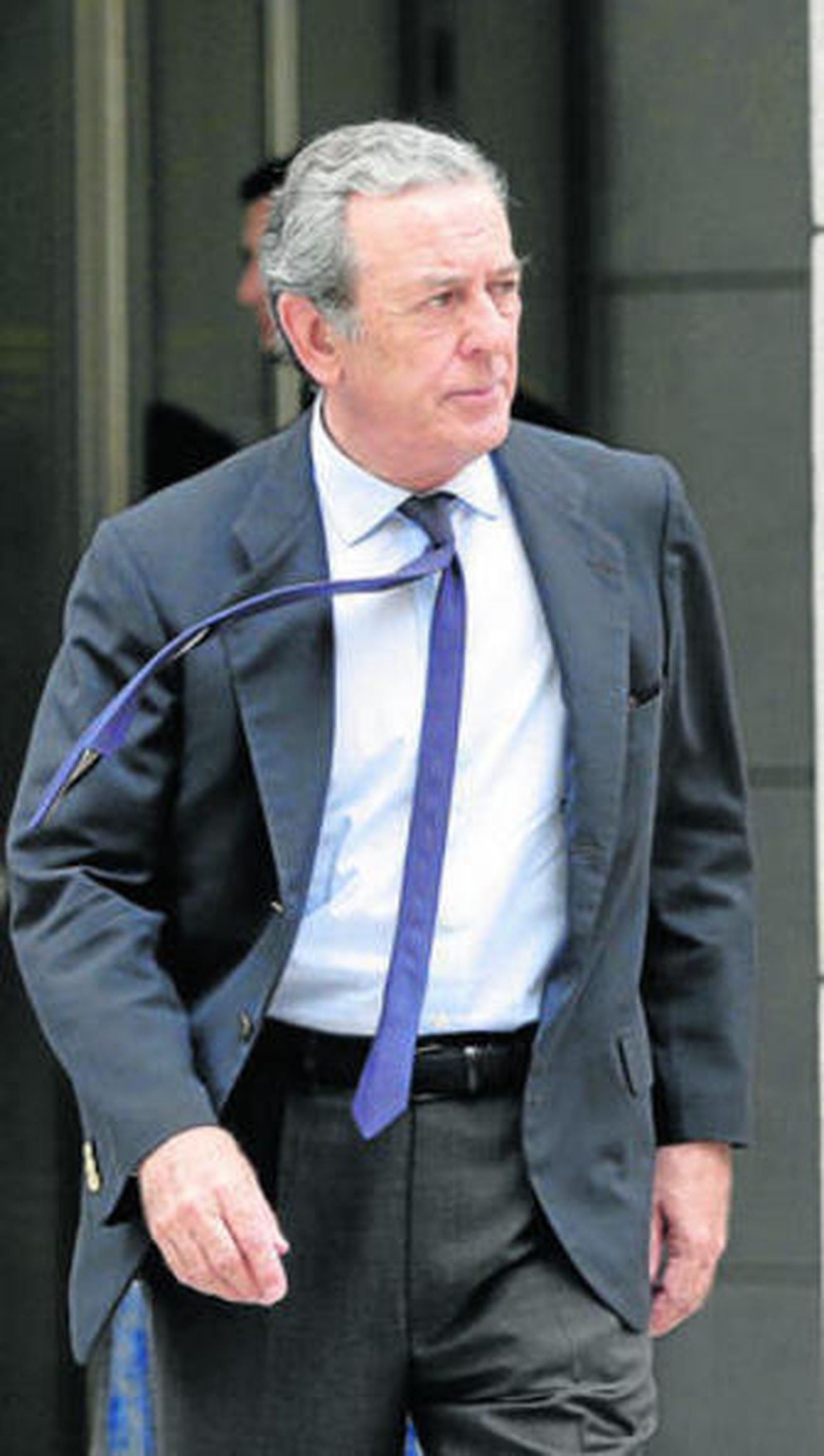 Javier Benjumea sale de la Audiencia tras negarse a declarar ayer.