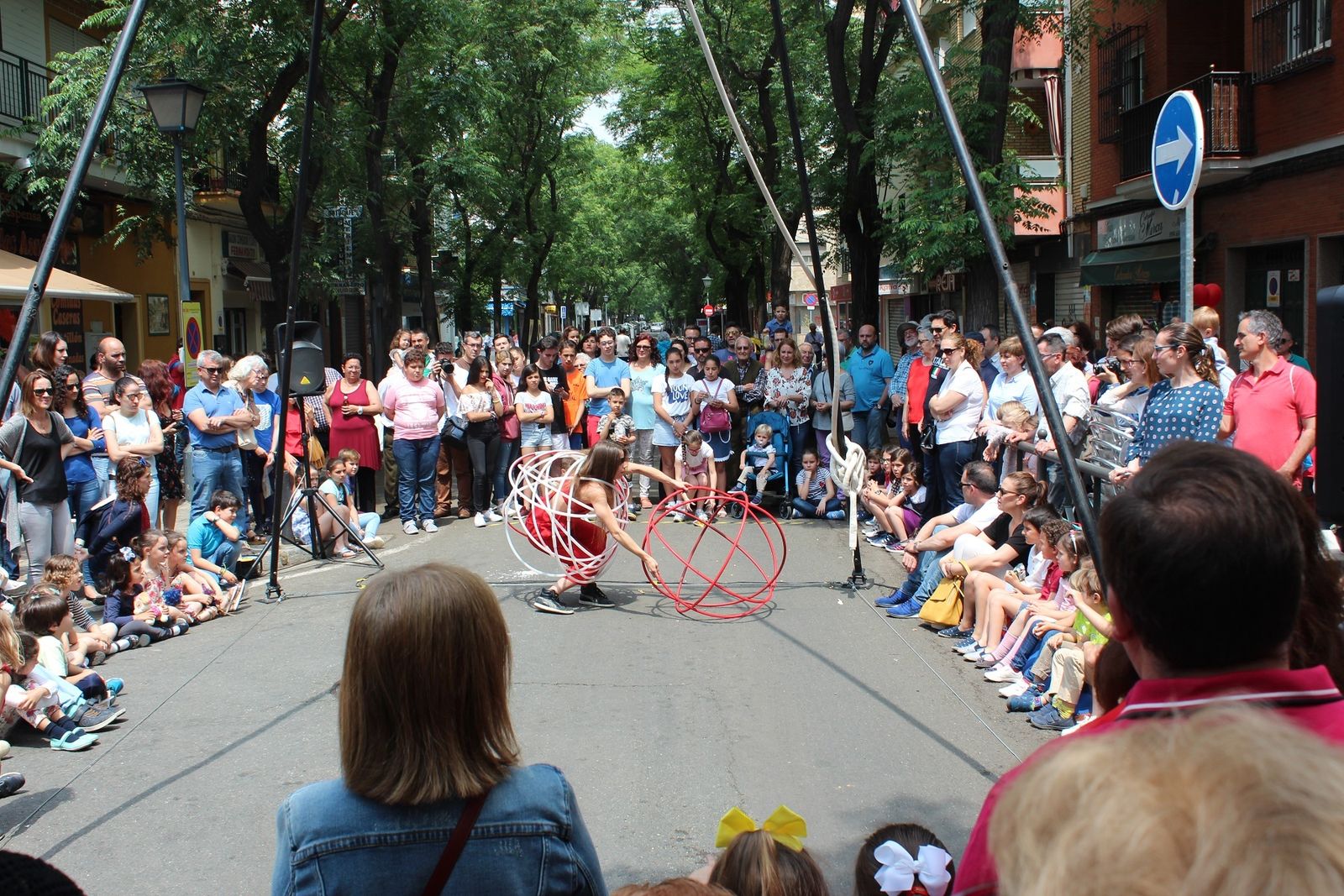 Actividad de circo en el evento de Calle Cultura en el Cerro.