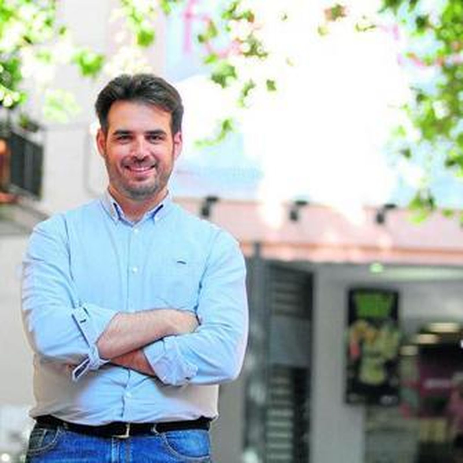 'Lolo' Silva, junto a la piscina de la calle Crédito que inauguró en mayo de 2007.