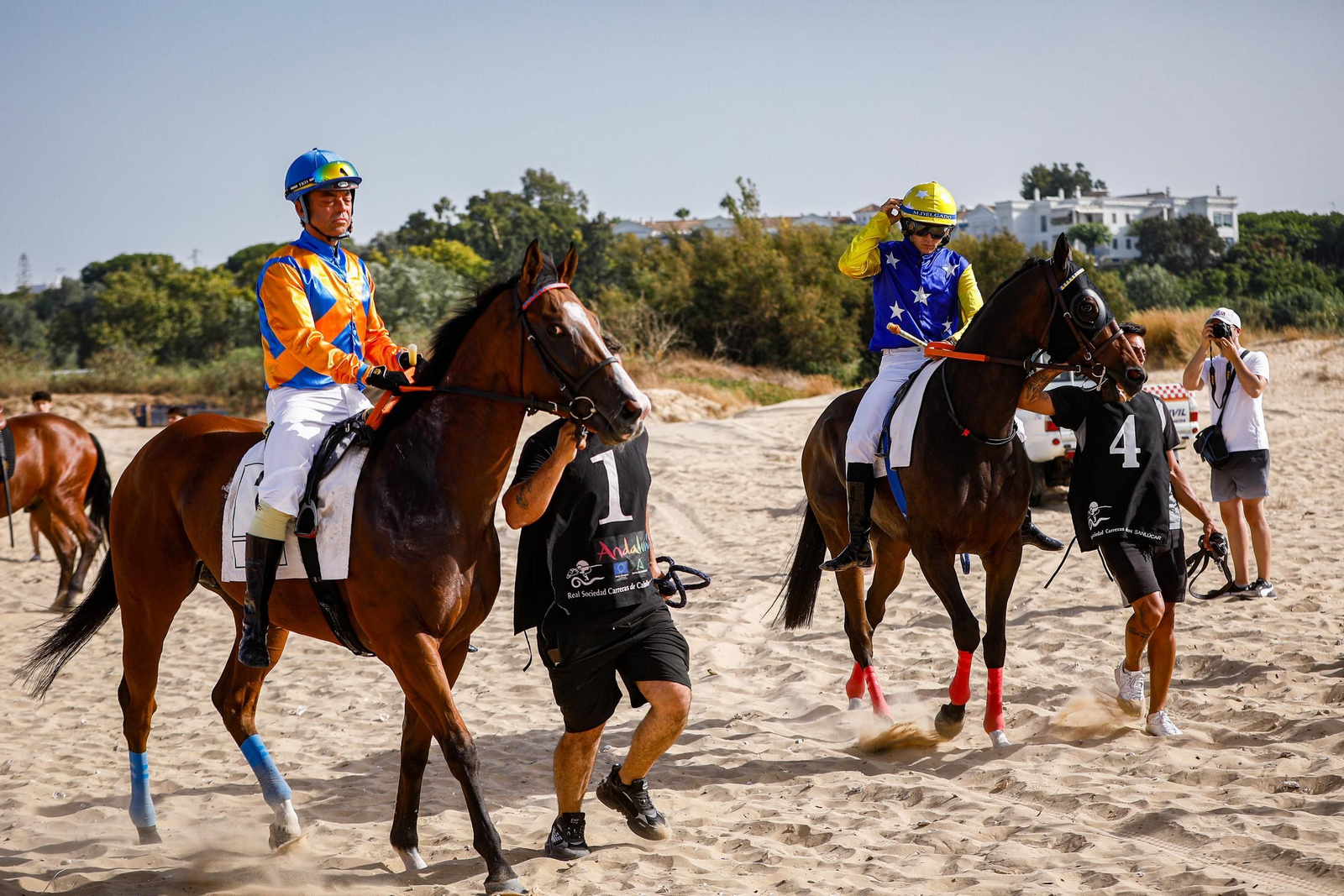 Imágenes de la segunda jornada del ciclo inicial de las Carreras de Caballos de Sanlúcar 2025