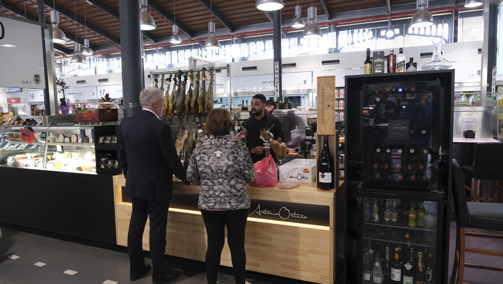Restaurante Jamonería Antonio Ortuño, en el Mercado Central de Almería