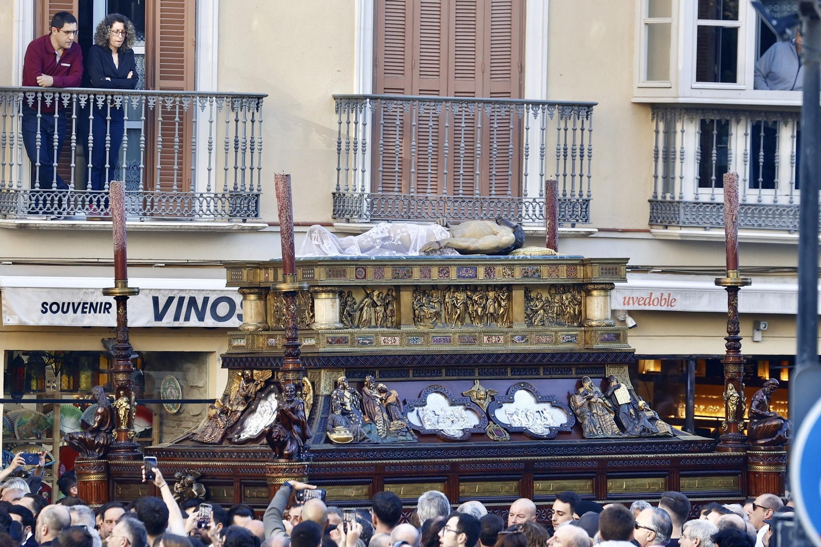 El Sepulcro el Viernes Santo en Málaga, en imágenes