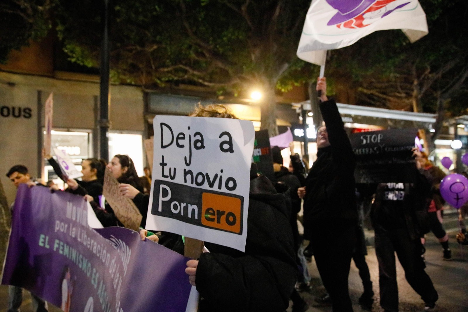 Galería de imágenes por el día de la mujer en Almería