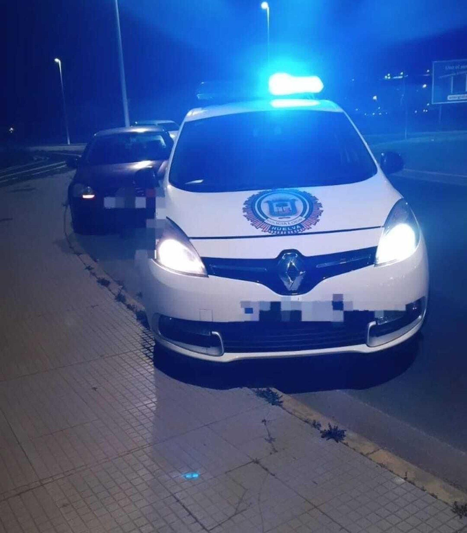 Detenido por exceso de velocidad en el Paseo Marítimo de Huelva: iba borracho, llevaba droga y no pasó la ITV