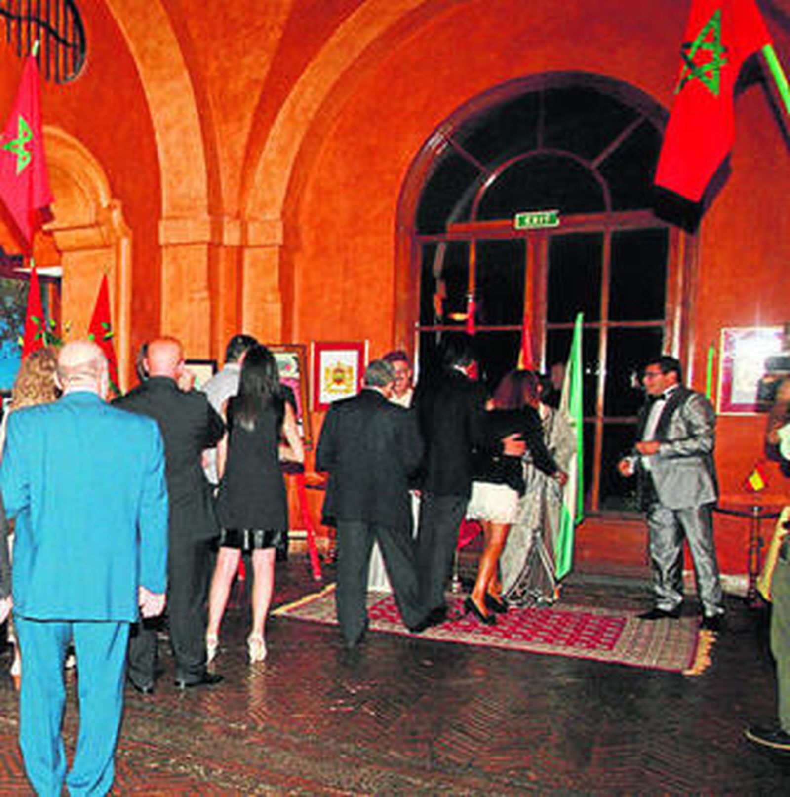 La recepción ofrecida el lunes por el cónsul  a los asistentes.