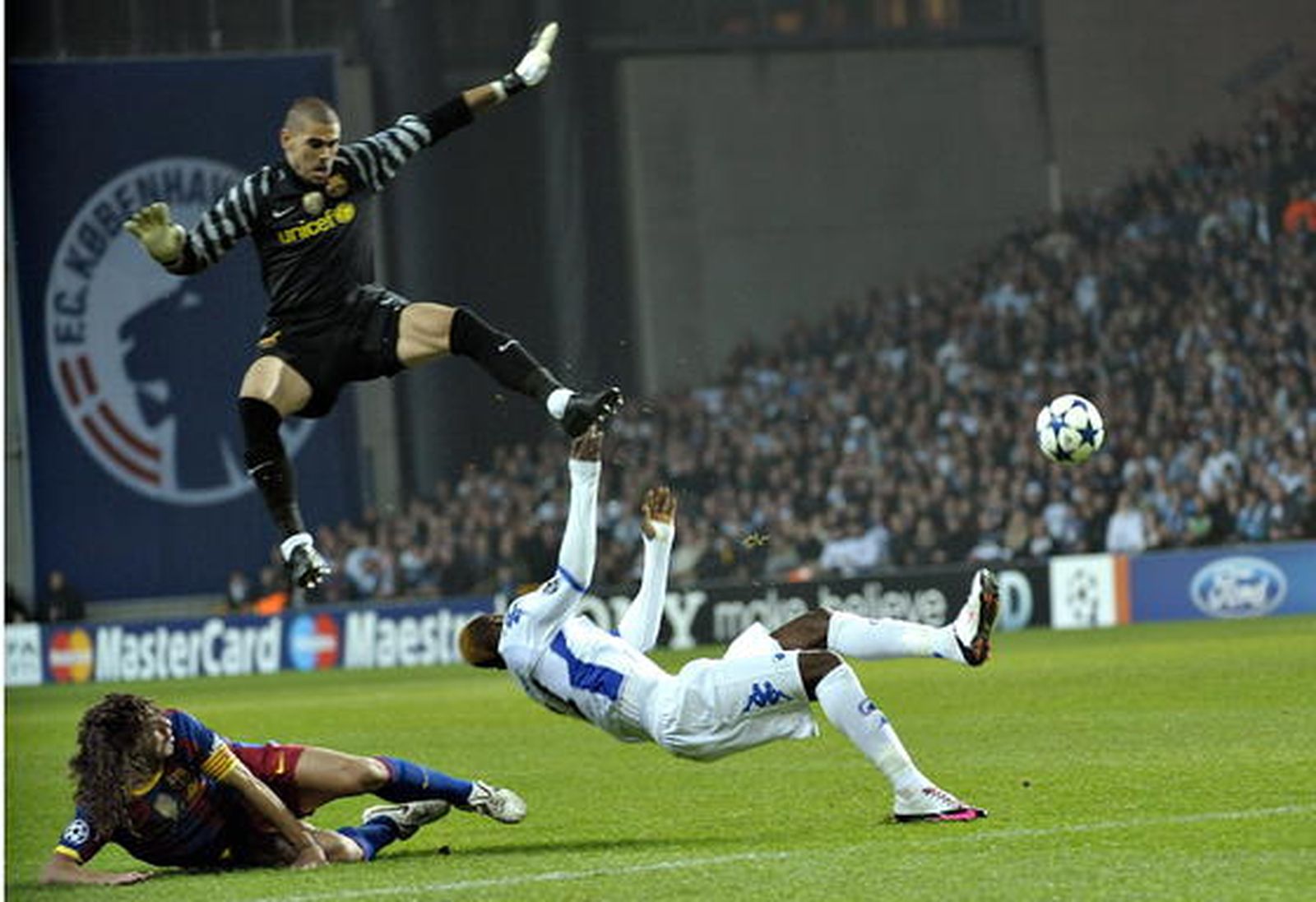 El Barcelona no pasa del empate 1-1 en Copenhague. / EFE