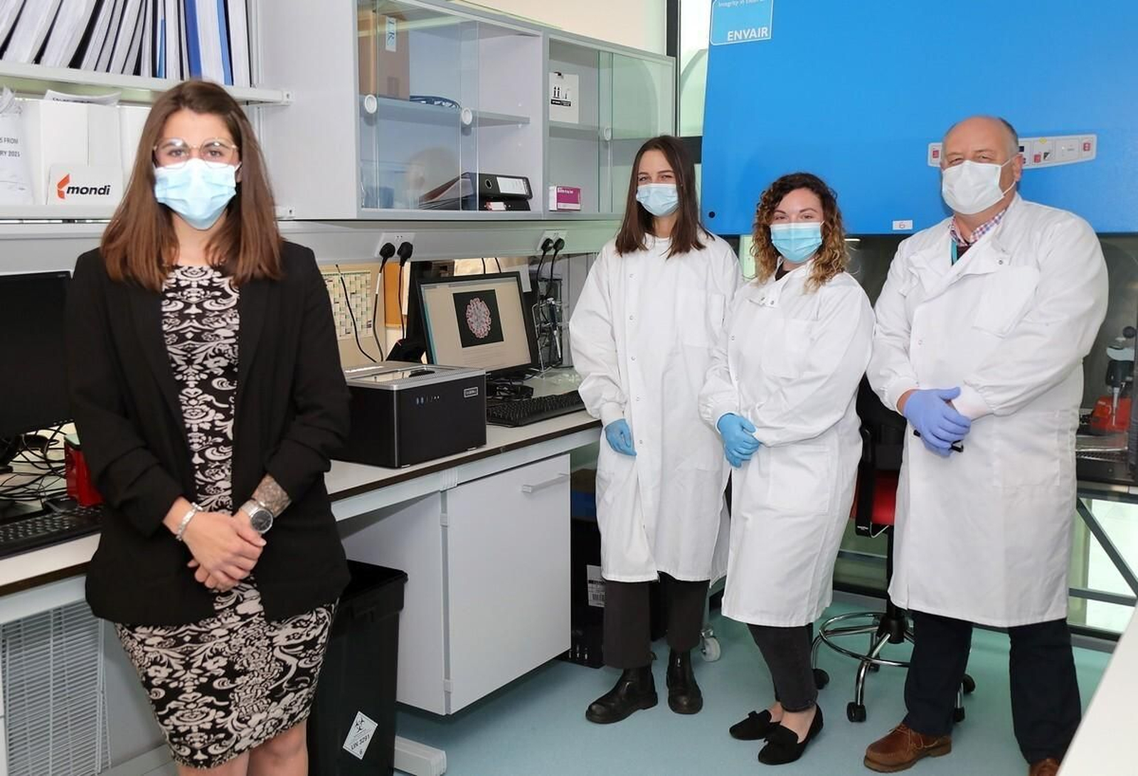 Autoridades y científicos, en el centro de trabajo