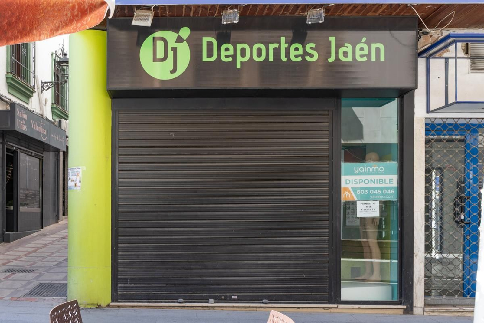 Locales vacíos en el centro de Jaén, en imágenes