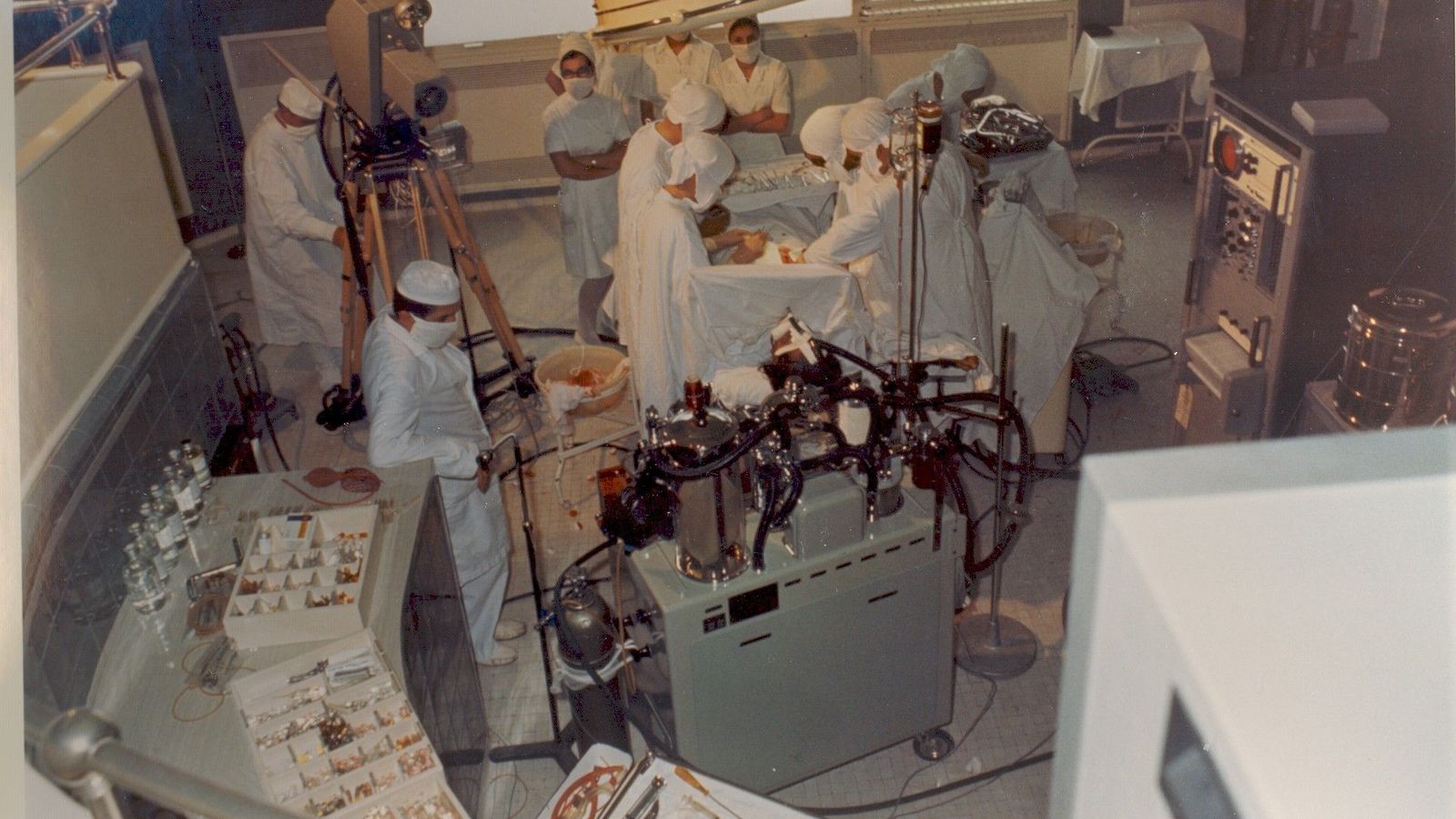 Quirófano del Clínico en los años 60.