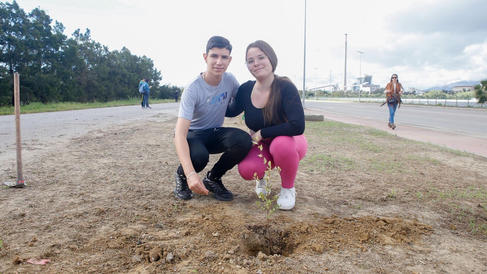 Fotografías de la plantación del programa 'Reverdece' de Acerinox Fotografías de la plantación del programa 'Reverdece' de Acerinox