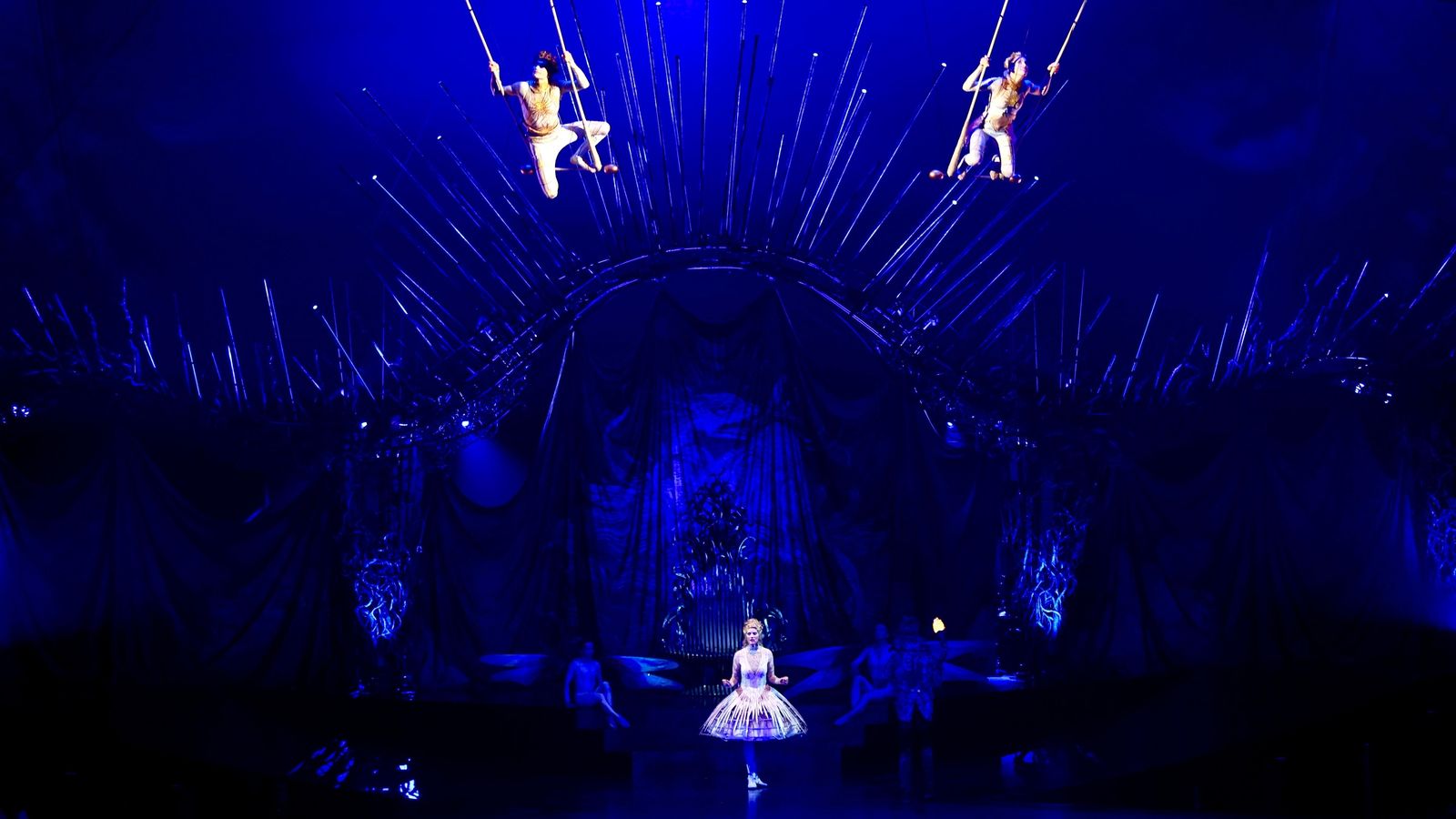 Los números con trapecistas fueron de los más aplaudidos de la noche.