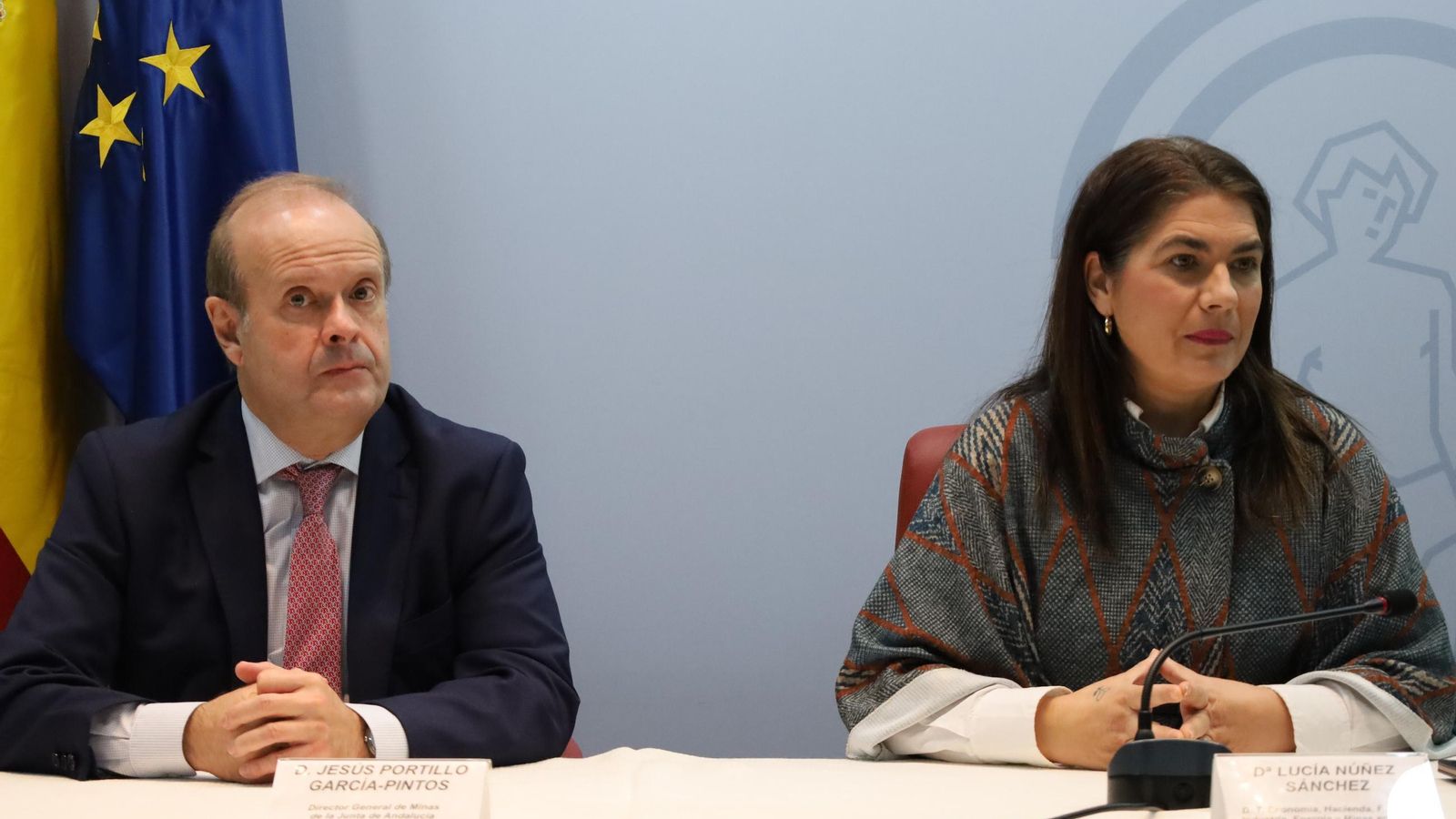 El director general de Minas, Jesús Portillo, y la delegada territorial de Industria, Energía y Minas, Lucía Núñez.
