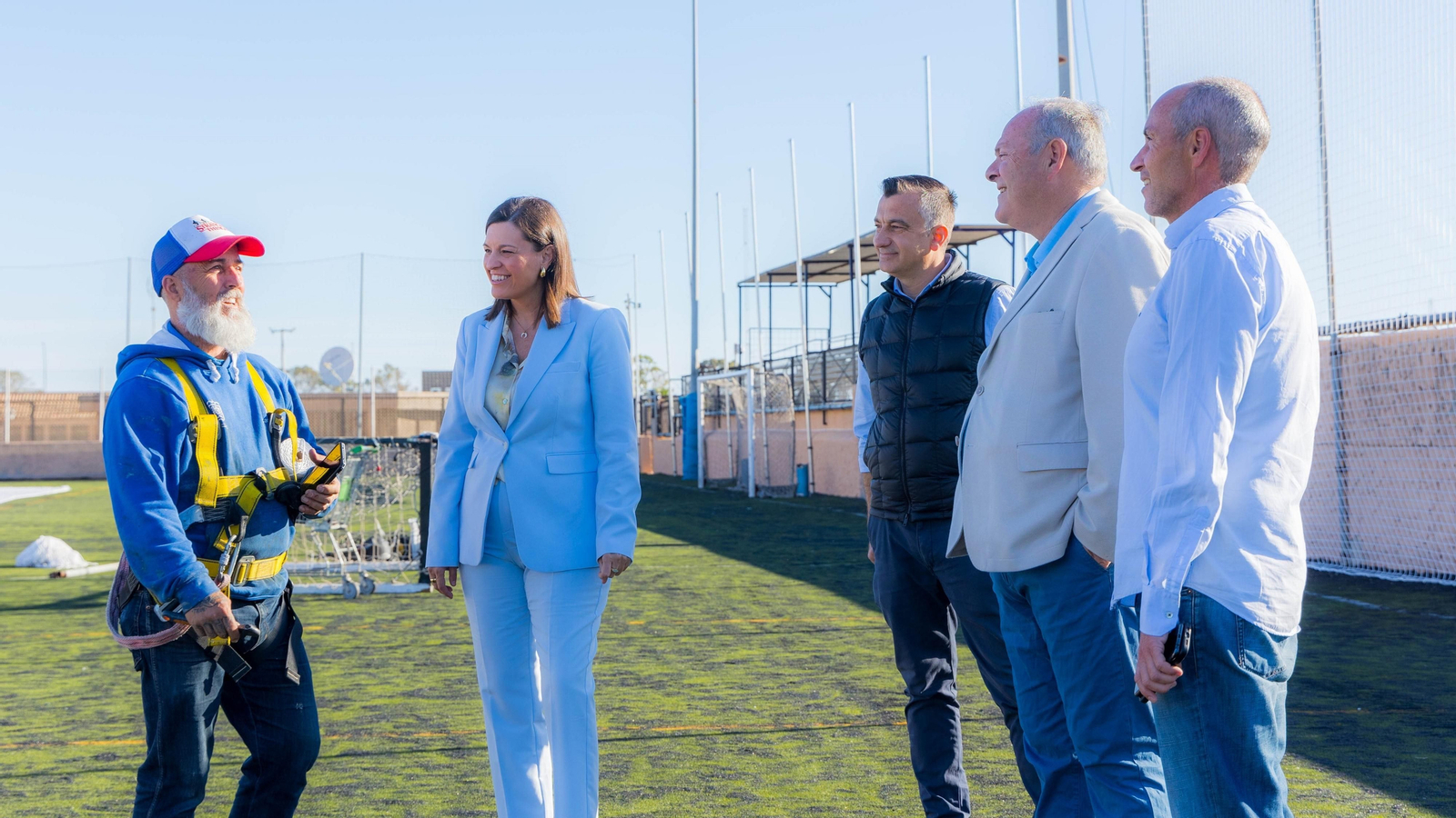 Visita de la alcaldesa y del concejal de Deportes a las obras llevadas a cabo en la Ciudad Deportiva de Bahía Sur.