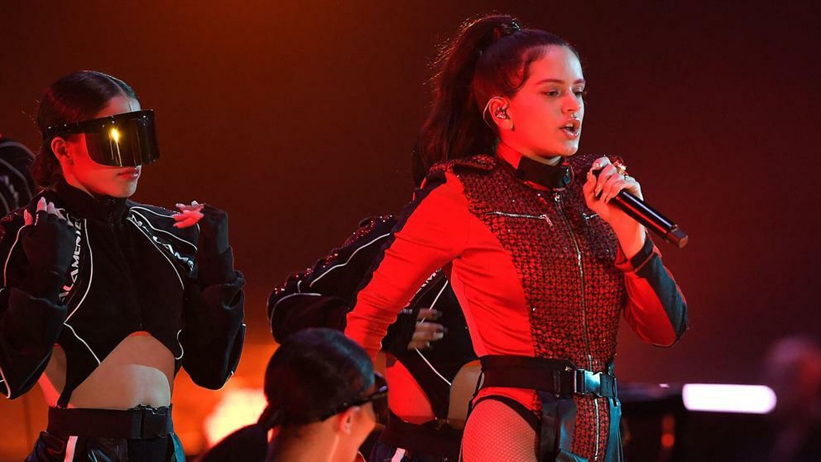 Rosalía, en plena actuación durante la Gala MTV del año pasado.