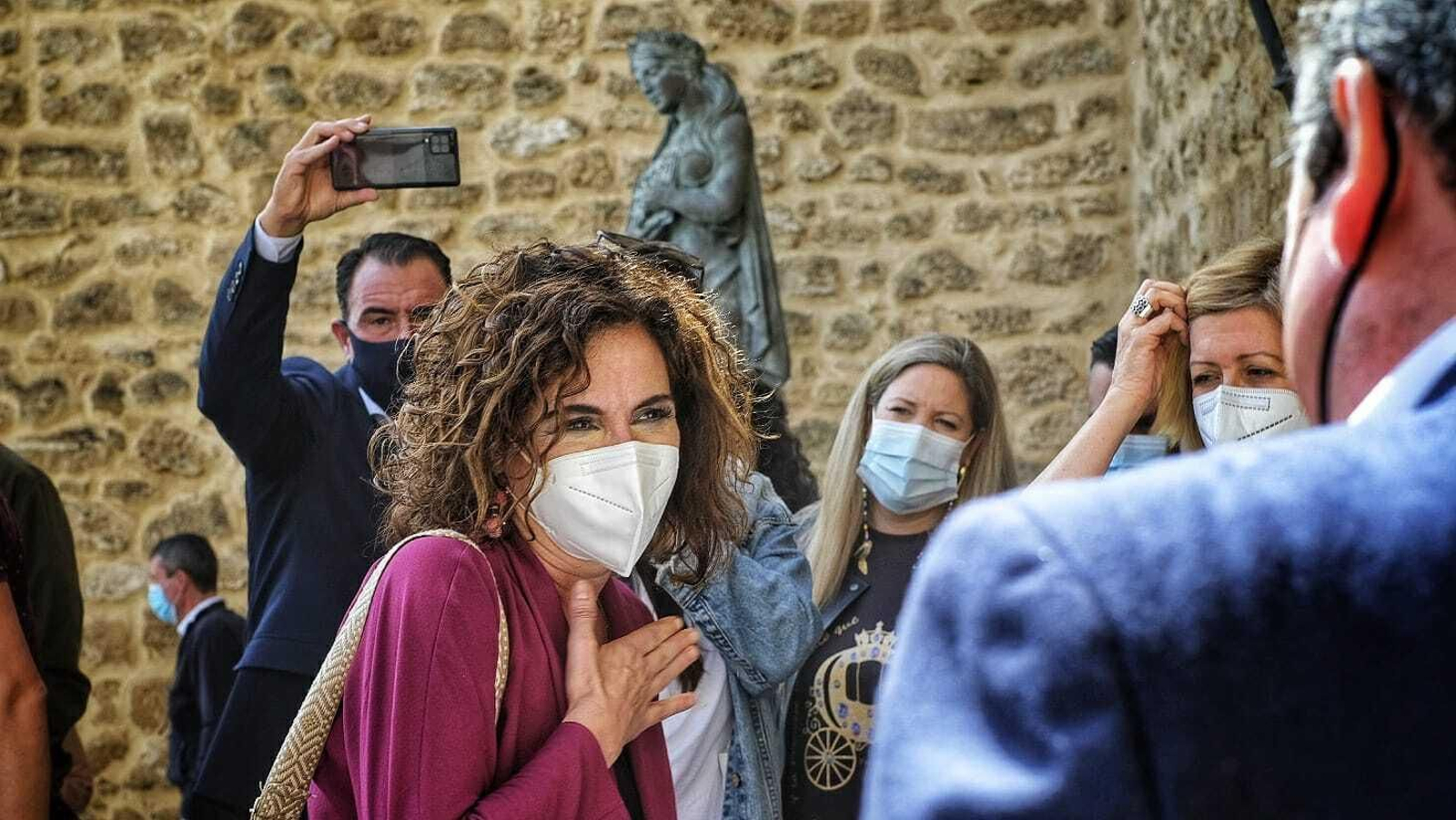 La ministra de Hacienda, María Jesús Montero, en la visita de este miércoles al Ayuntamiento de Rota.