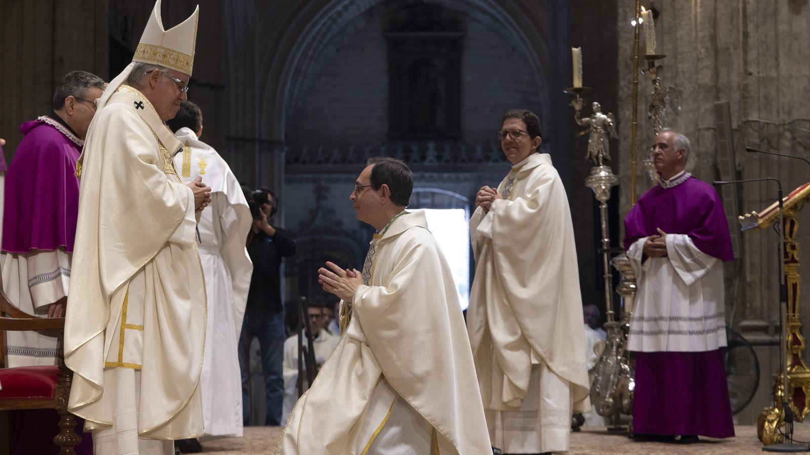 La ordenación episcopal de los dos nuevos obispos auxiliares de Sevilla, Teodoro León y Ramón Valdivia