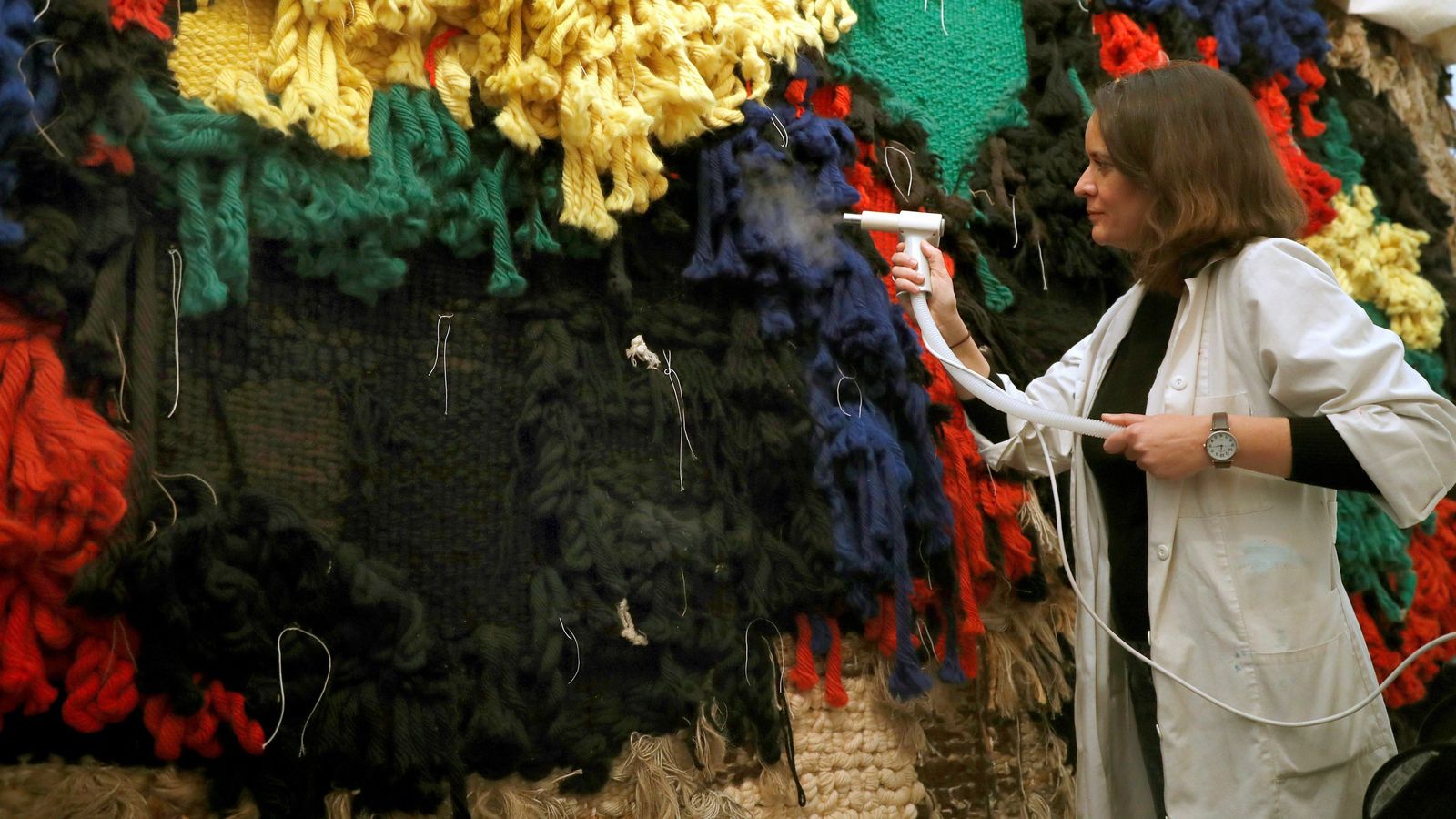 El colorido del mítico tapiz del artista catalán.