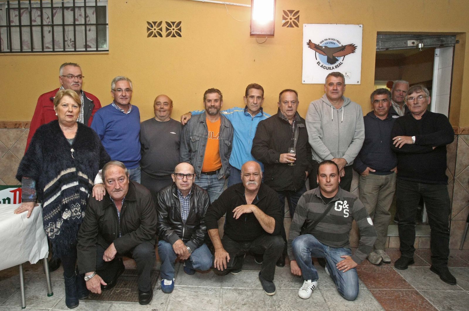 Integrantes de la gestora de El Águila Real en el exterior de la sede del colectivo.