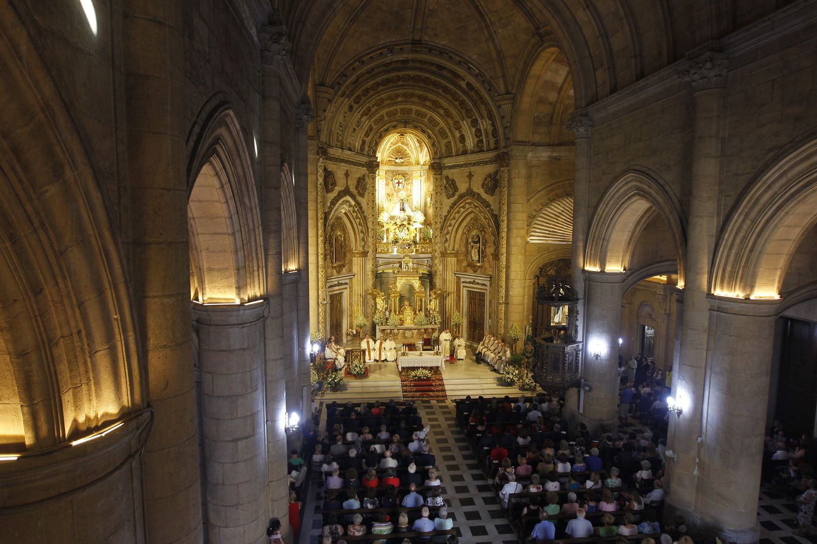 Fotogalería misas en honor a la Virgen del Mar. Feria de Almería 2019
