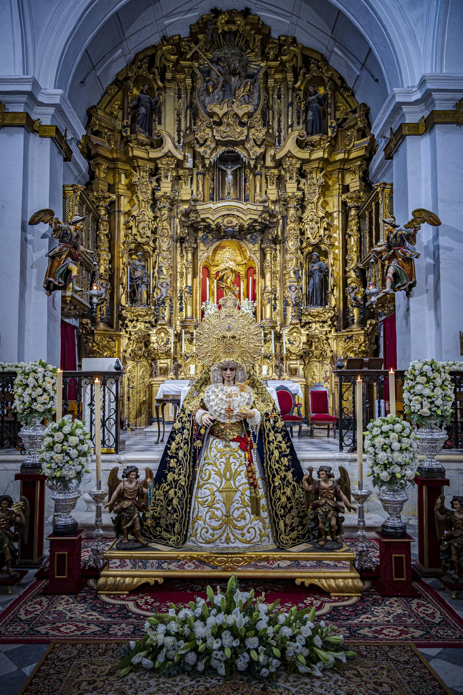 Primer día del besamanos extraordinario por el 75 aniversario del Dogma de la Asunción en Cádiz