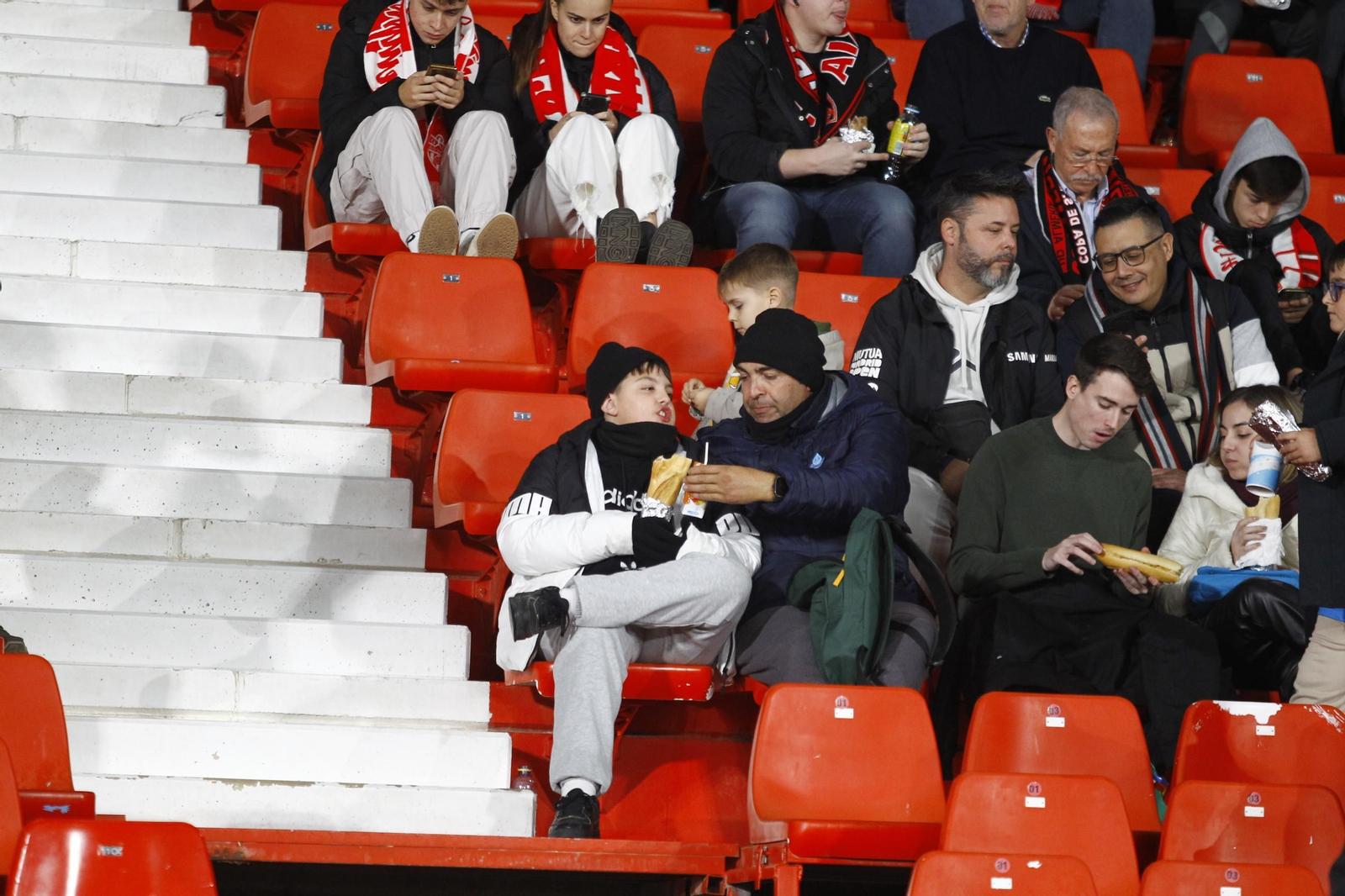 Búscate en las fotos de público del partido U.D. Almería-S.D. Huesca