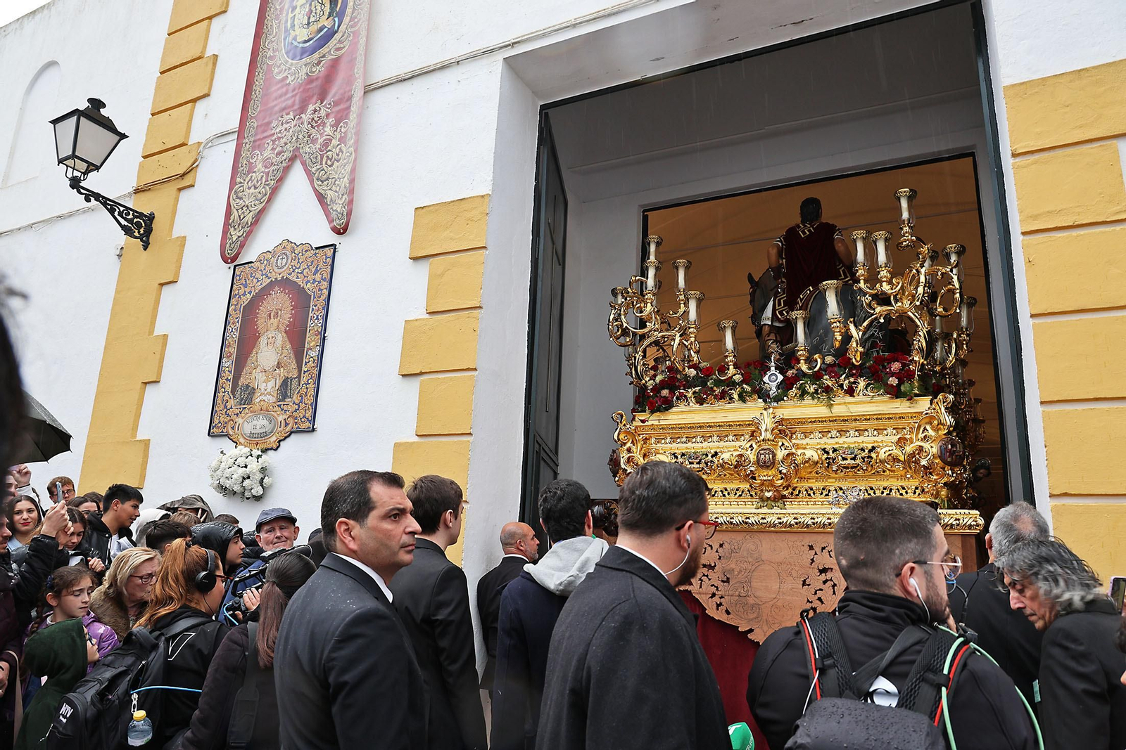 Las mejores imágenes del Martes Santo en Huelva: La Hermandad de La Lanzada