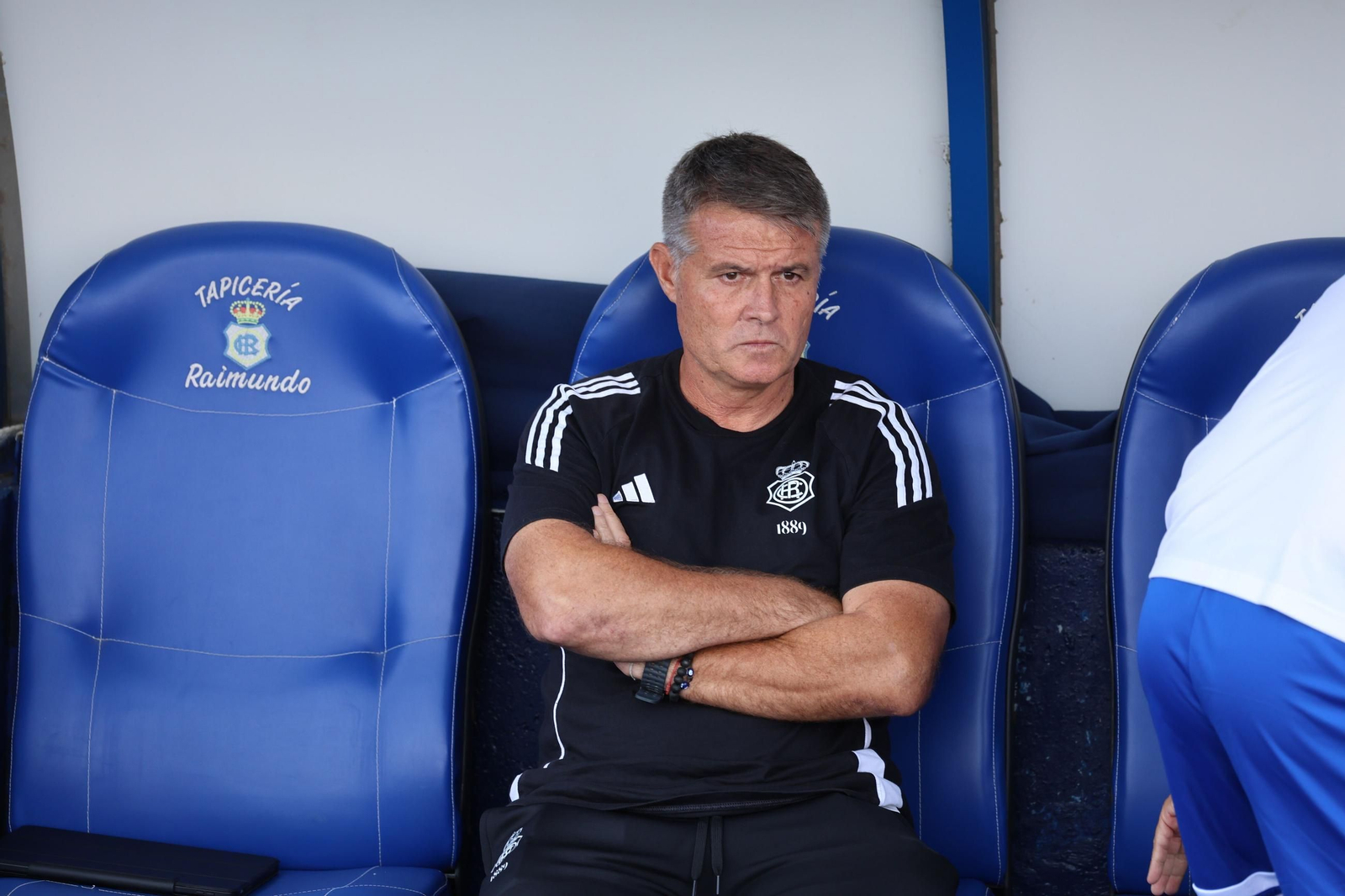 Pedro Morilla en el banquillo del Nuevo Colombino.