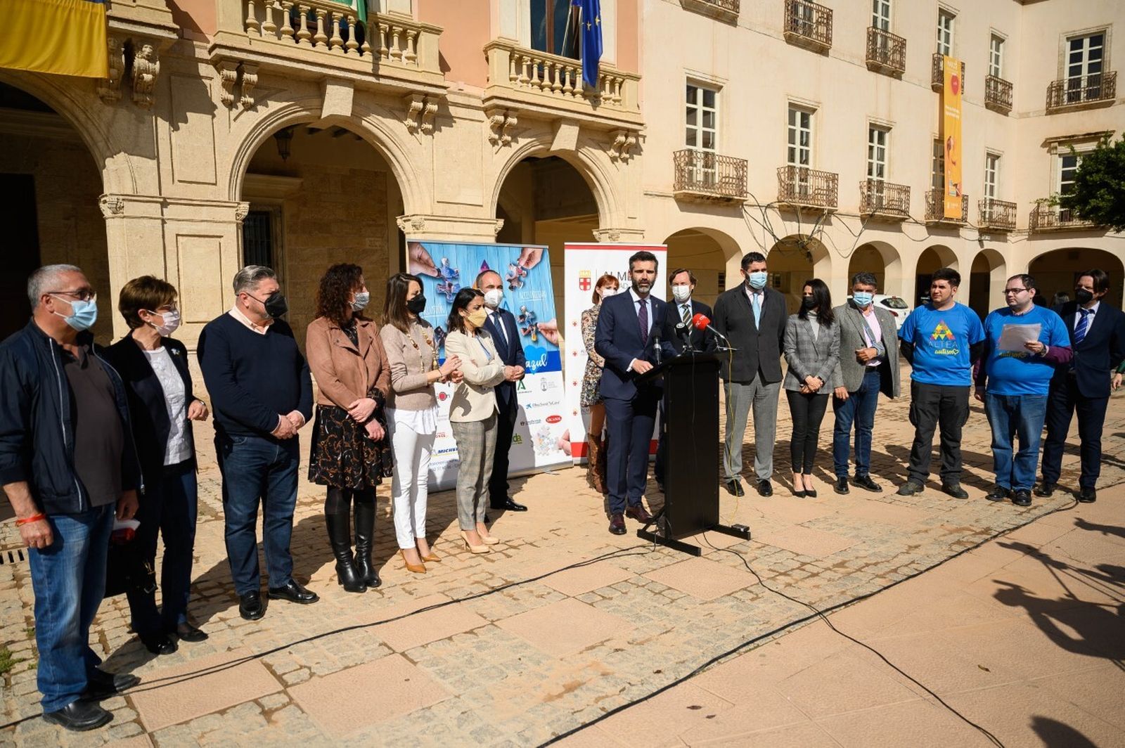 El alcalde de Almería durante el acto organizado por la Asociación Altea con motivo del Día Mundial del Autismo